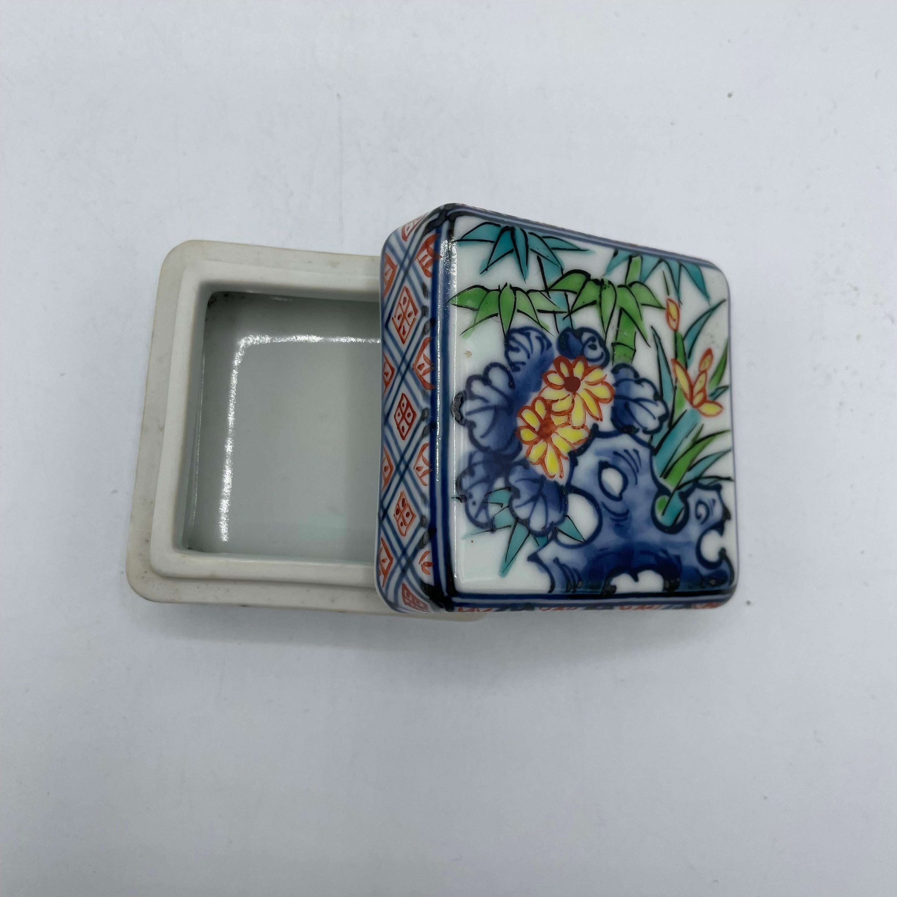 Hand-Painted Japanese Little Porcelain Box for Incense and Jewelry 1980s KOUUN For Sale