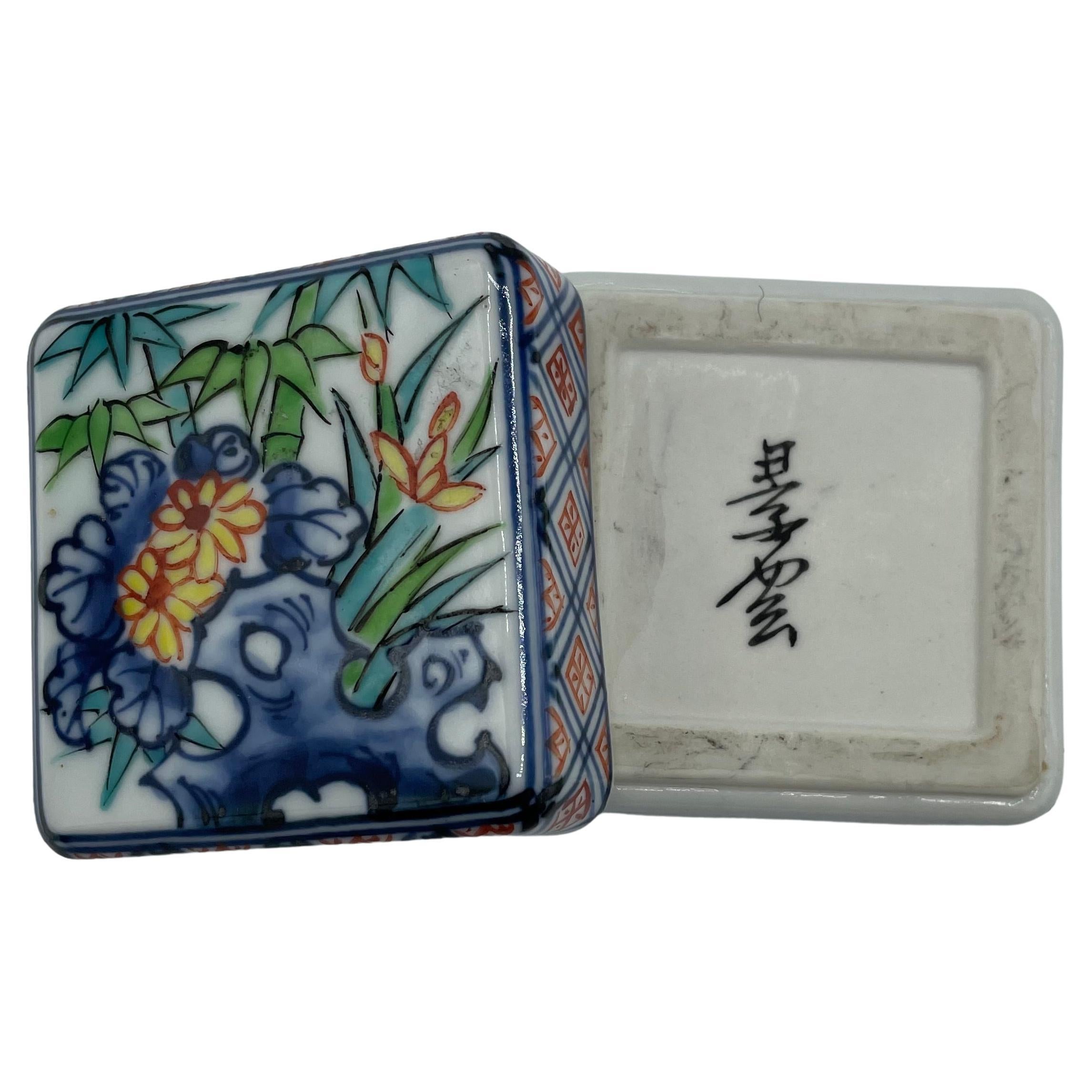 Japanese Little Porcelain Box for Incense and Jewelry 1980s KOUUN