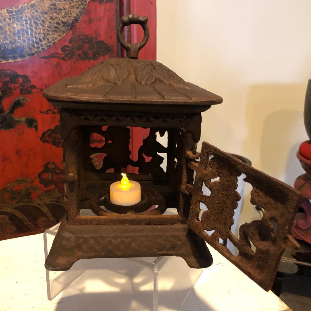 Hand-Crafted Japanese Lovely Old Grapes Garden Lantern