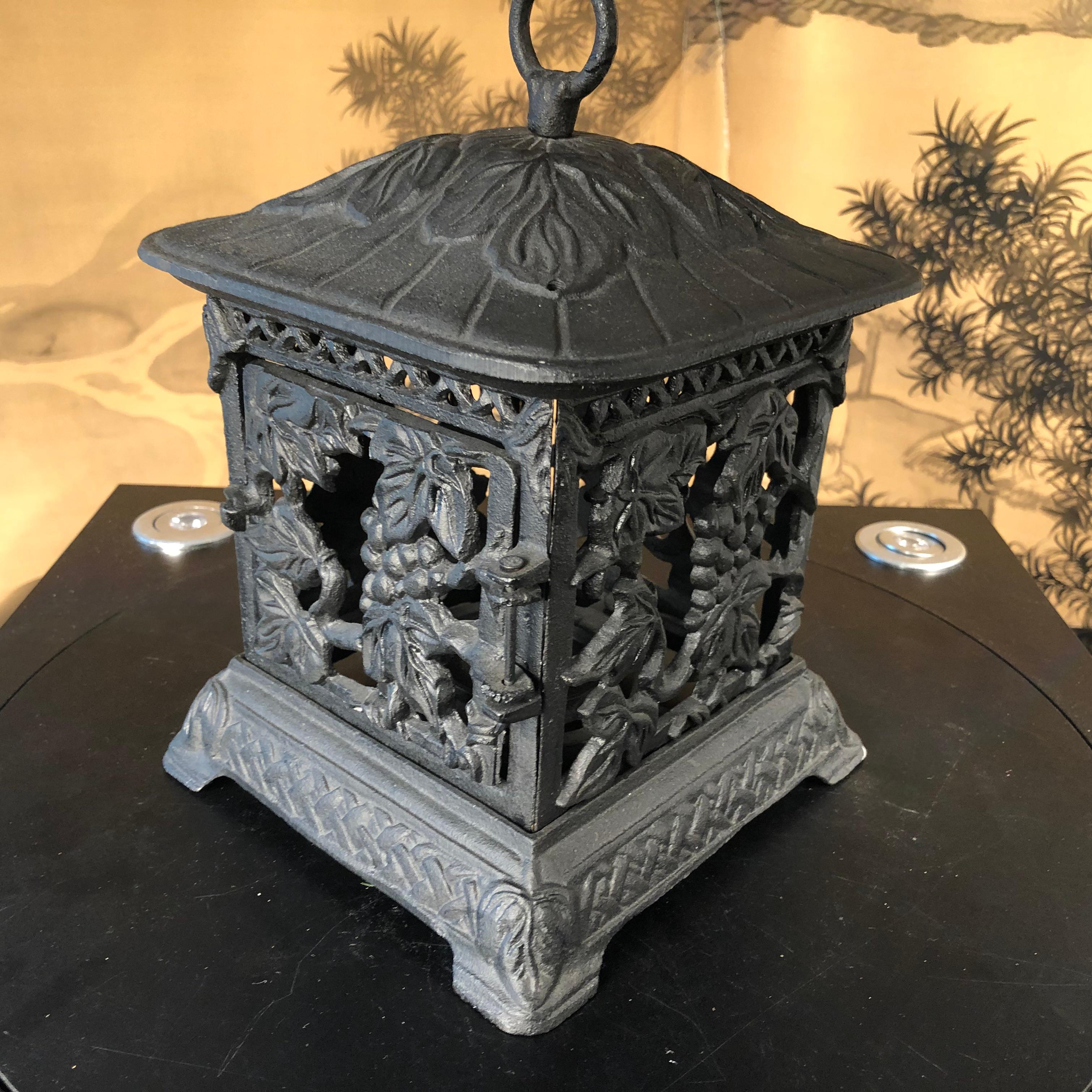 Japanese Lovely Old Grapes Garden Lighting Lantern In Good Condition In South Burlington, VT