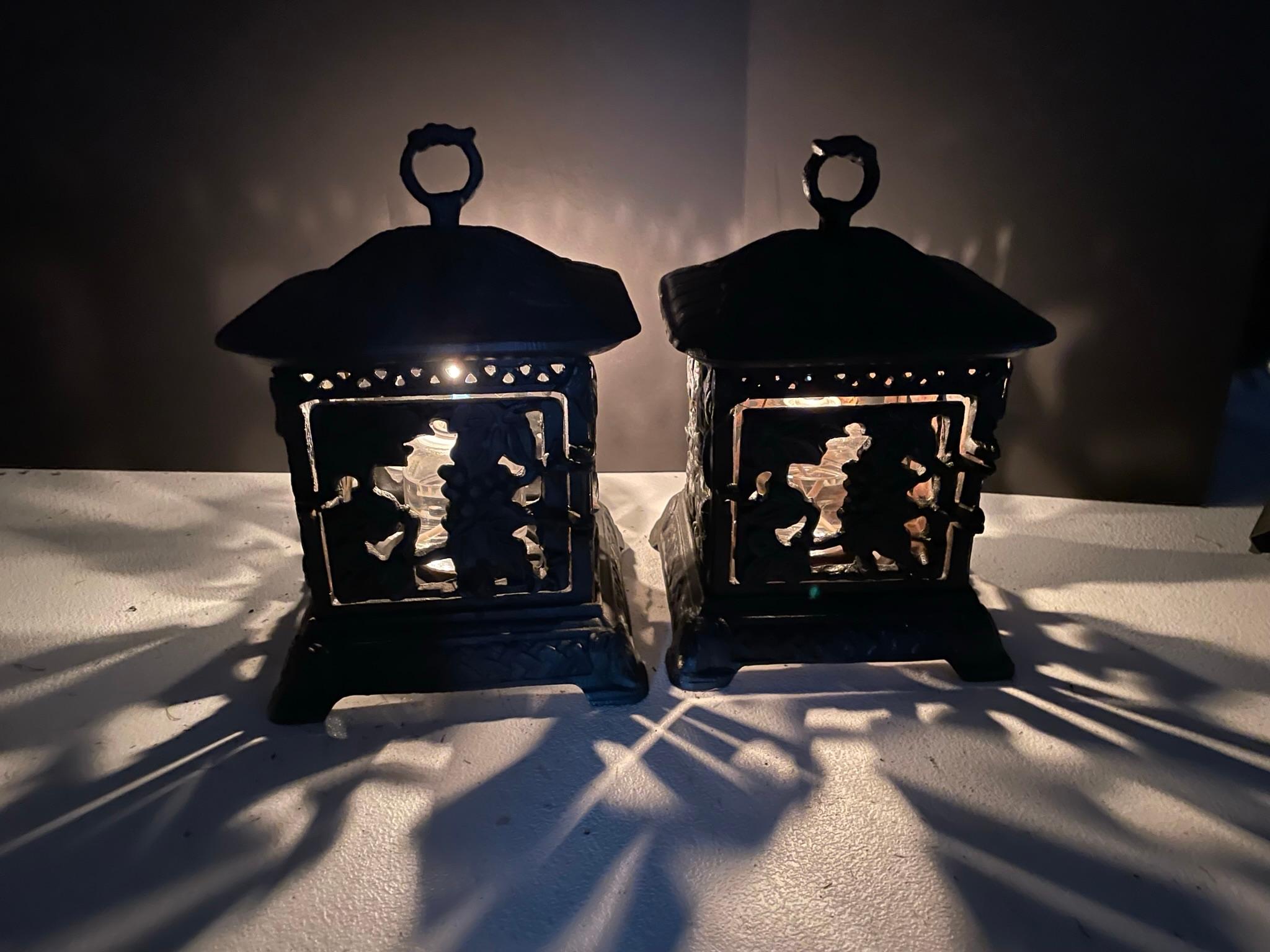 Hand-Crafted Japanese Lovely Pair Old Black Grapes Garden Lighting Lanterns