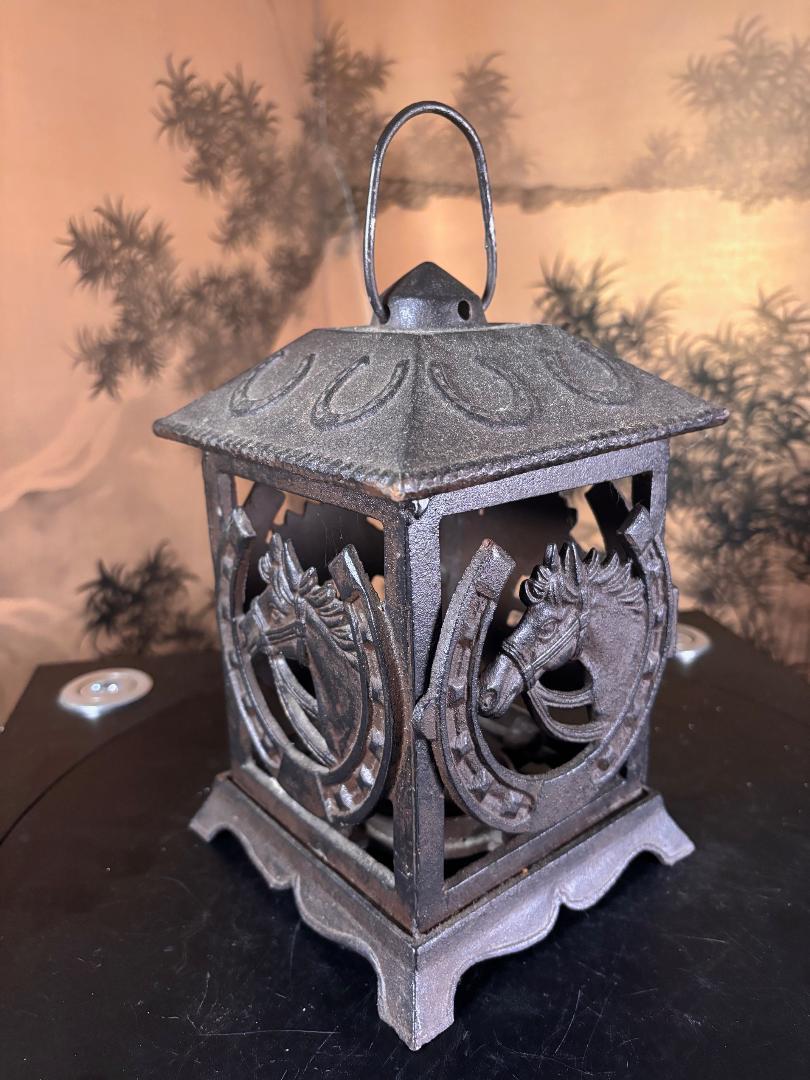Farol Japonés de Iluminación Herradura de la Suerte Art Decó en venta