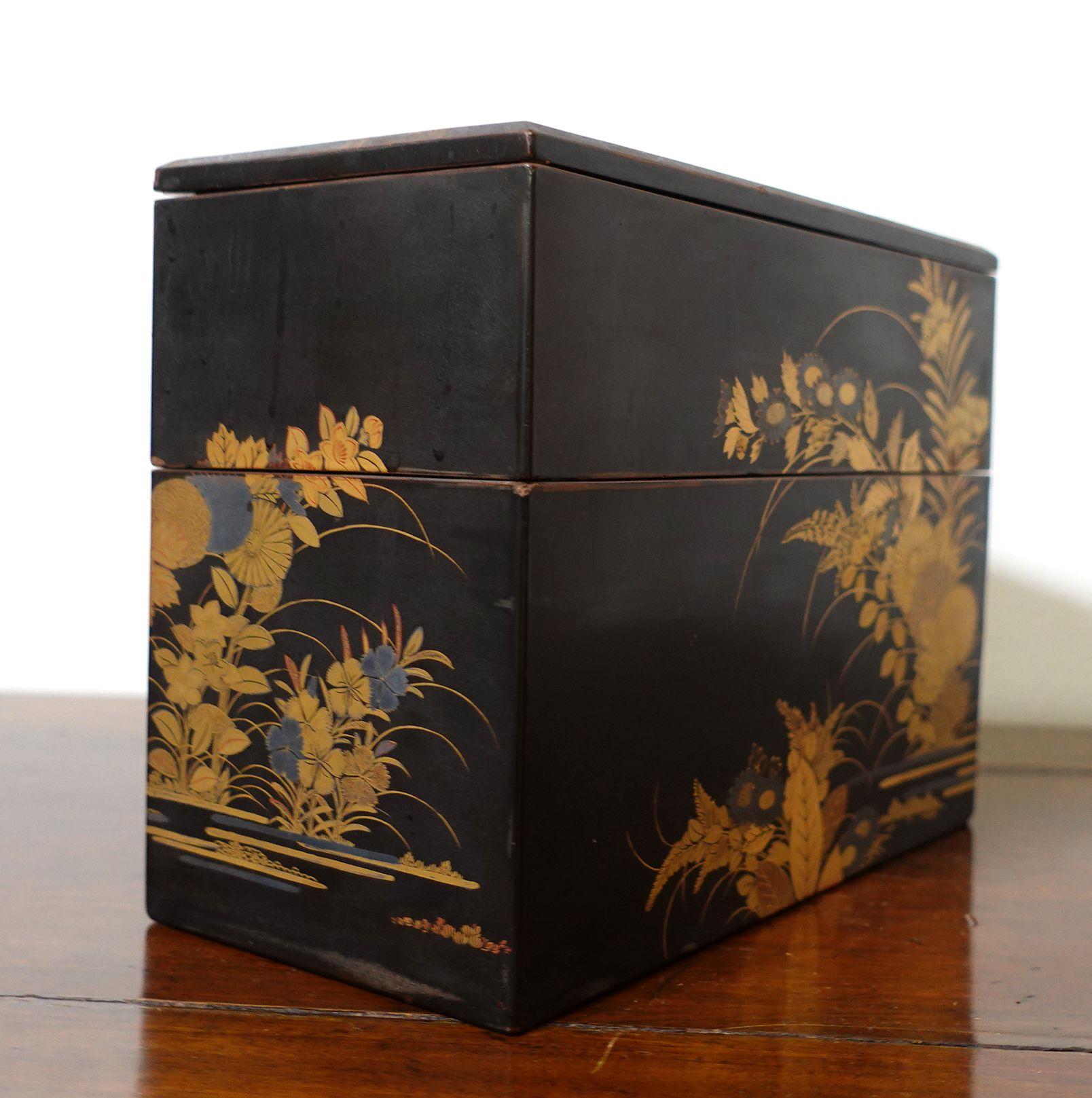 Japanische schwarz lackierte Maki-e-Schachtel, Ric.047 im Angebot 4