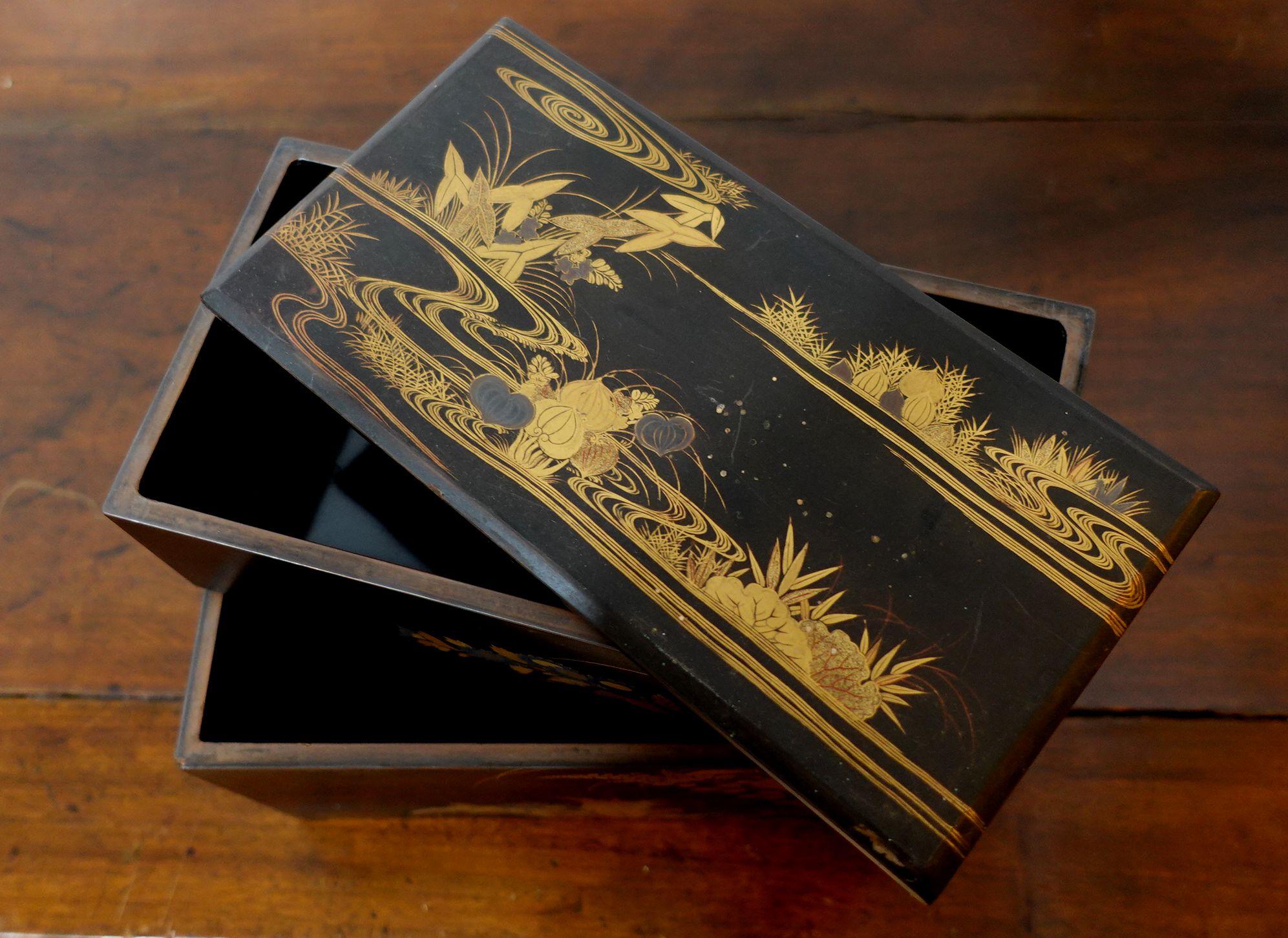 Japanese Maki-e Black Lacquered Box, Ric.047 For Sale 6