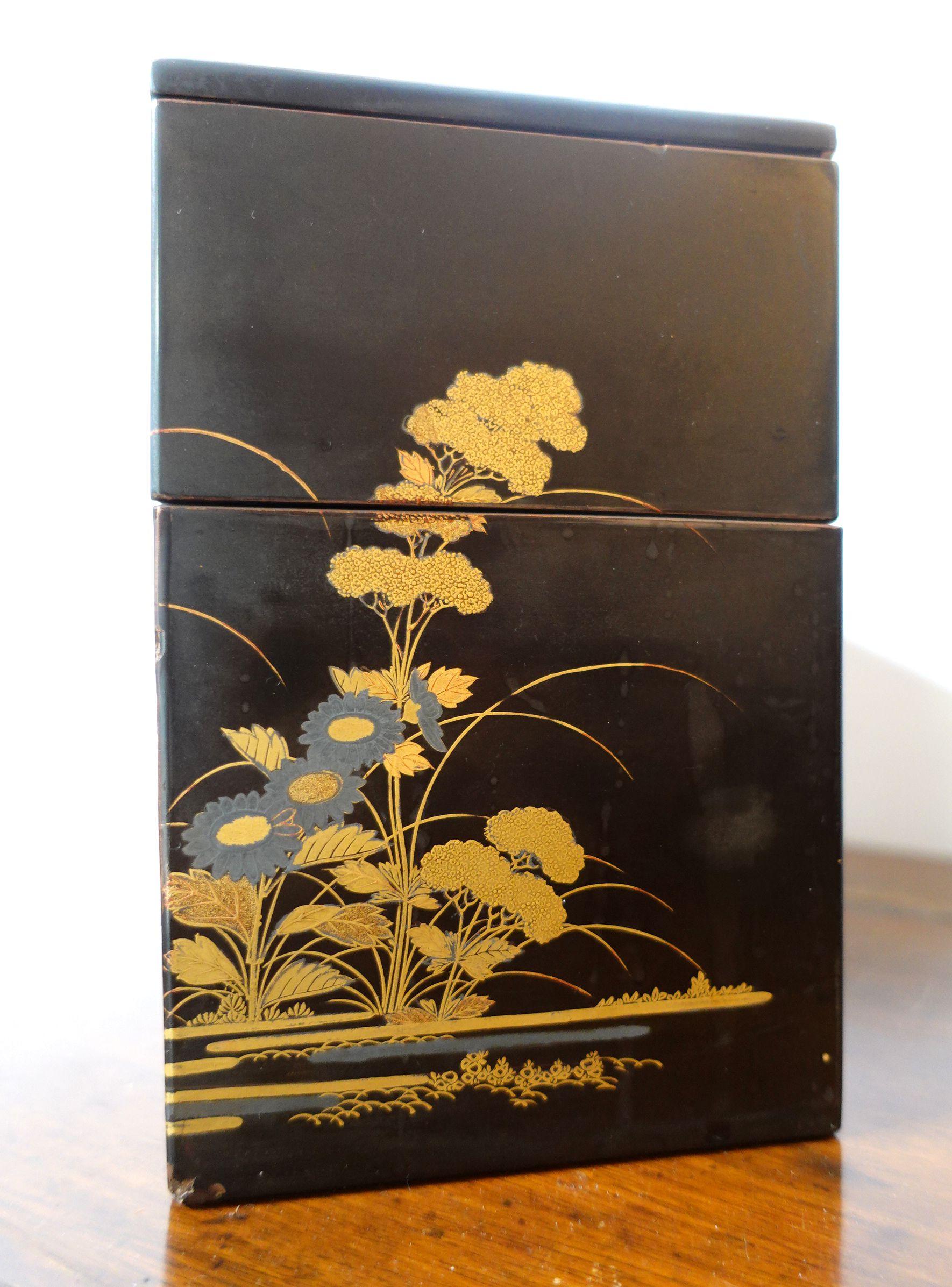 Japanische schwarz lackierte Maki-e-Schachtel, Ric.047 im Angebot 1