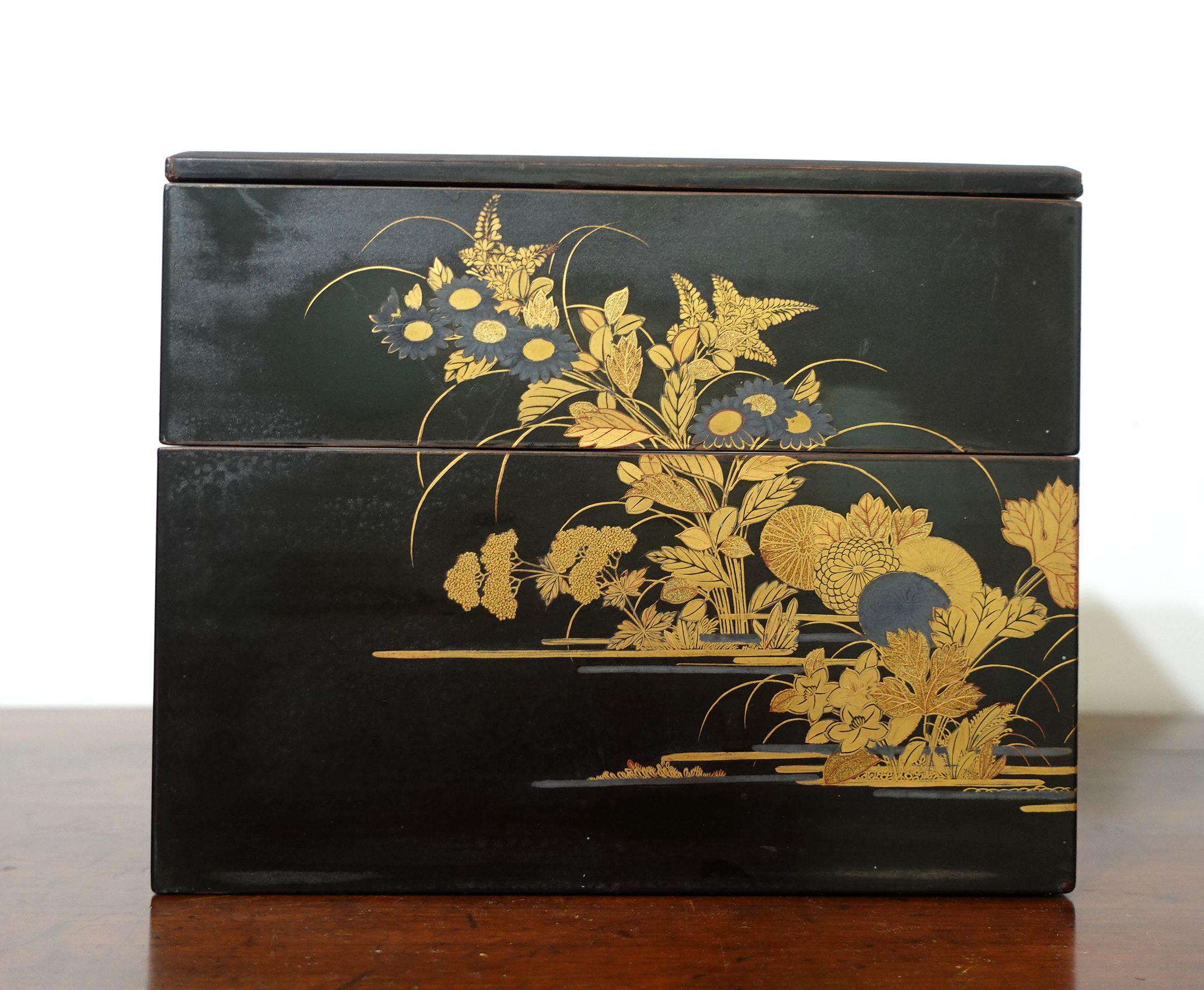 Japanese Maki-e Black Lacquered Box, Ric.047 For Sale 1