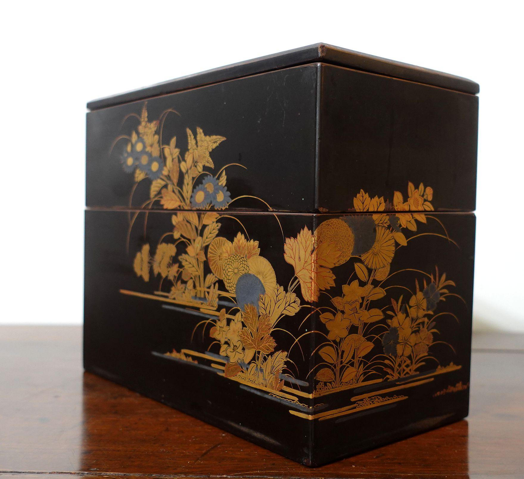 Japanese Maki-e Black Lacquered Box, Ric.047 For Sale 2