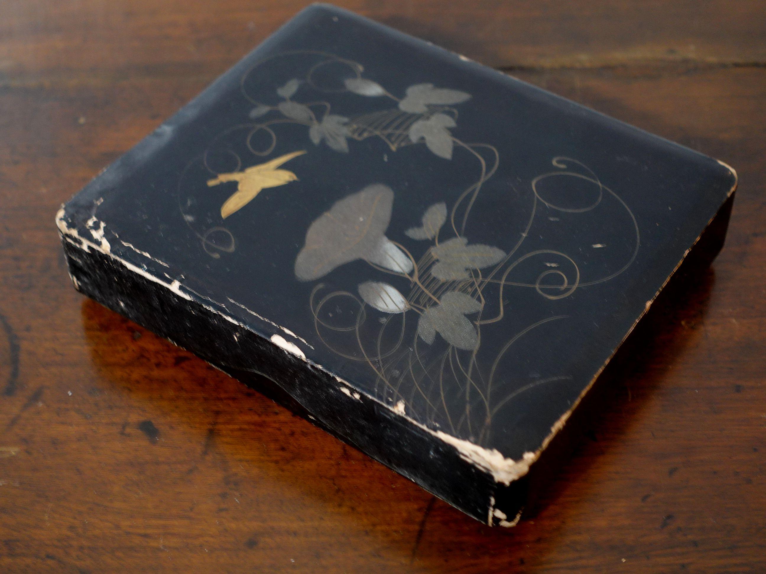 Japanese Maki-e Black Lacquered Box, Ric.051 In Fair Condition For Sale In Norton, MA