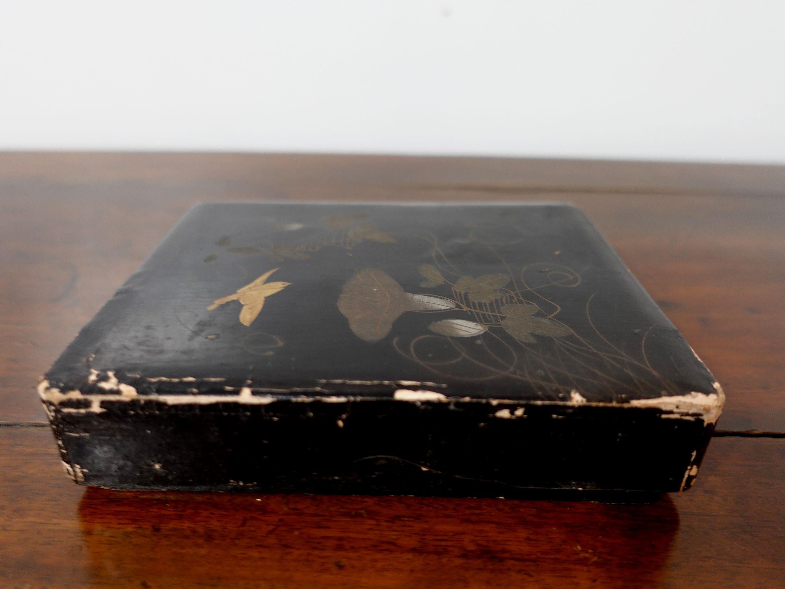 Laque Boîte japonaise Maki-e laquée noire, Ric.051 en vente