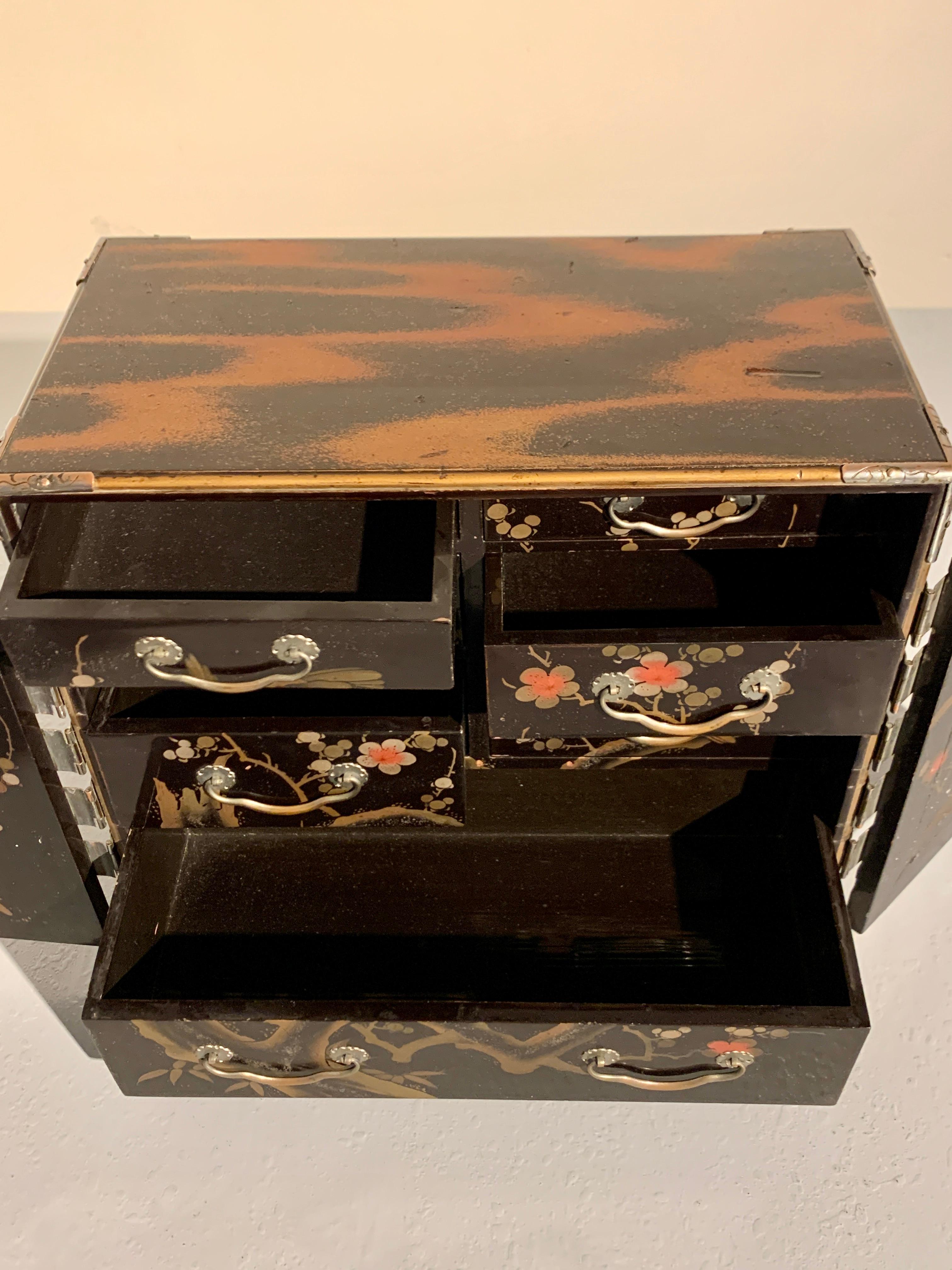 Japanese Maki-e Lacquer Jewelry Box Chest, Meiji Period, circa 1900, Japan 1