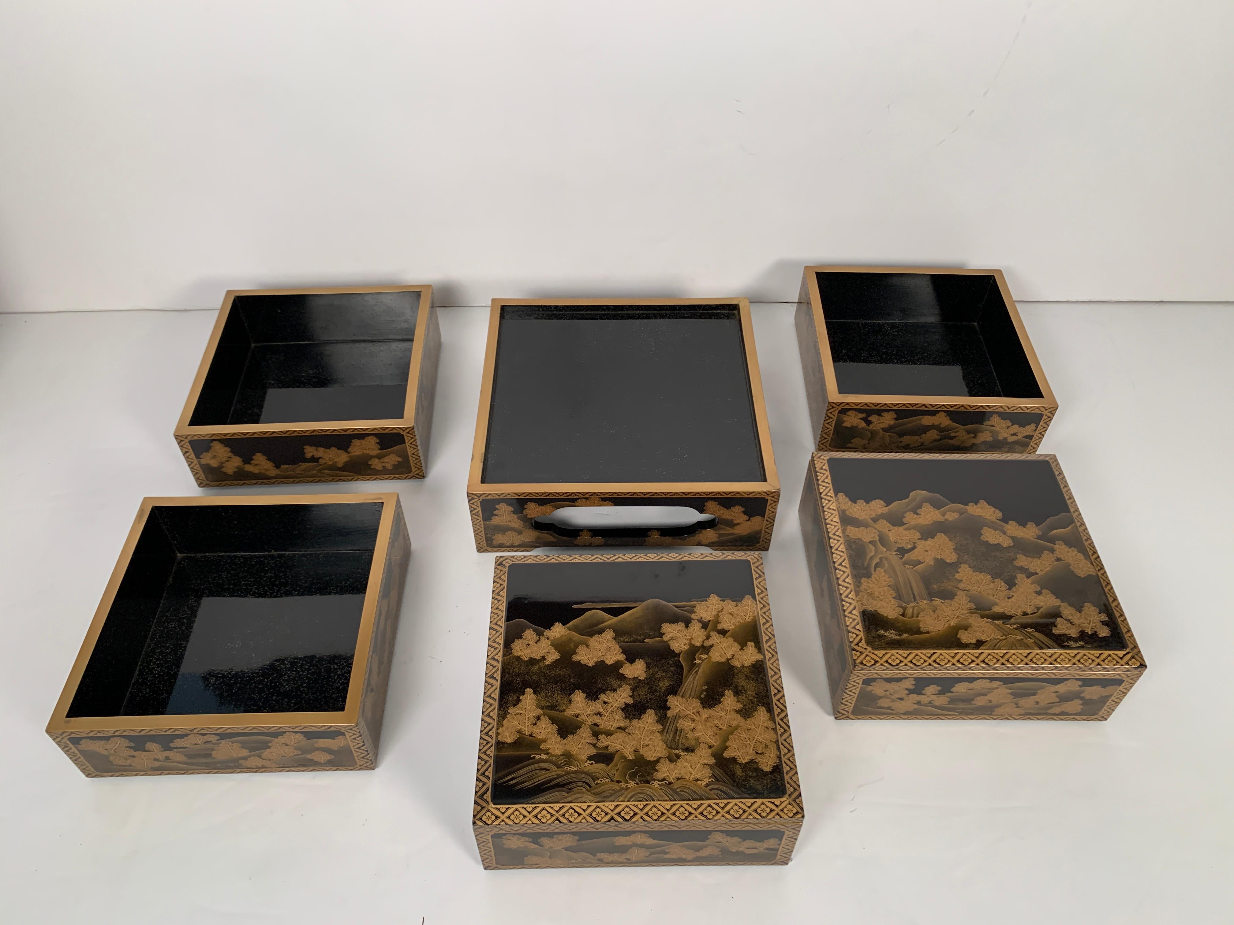 Japanese Maki-e Lacquer Stacking Box, Jubako, Meiji Period, Japan For Sale 2