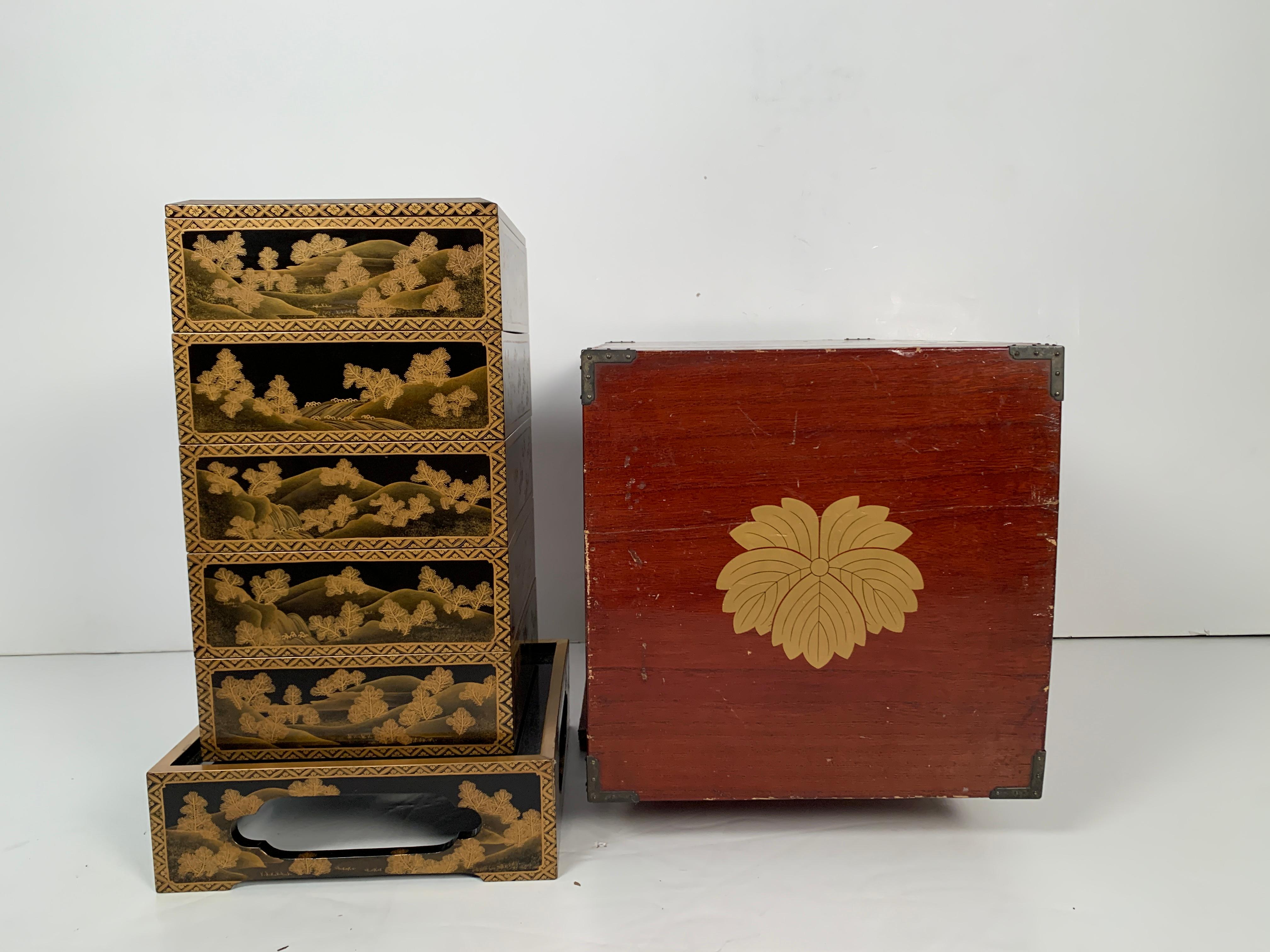 Japanese Maki-e Lacquer Stacking Box, Jubako, Meiji Period, Japan For Sale 5