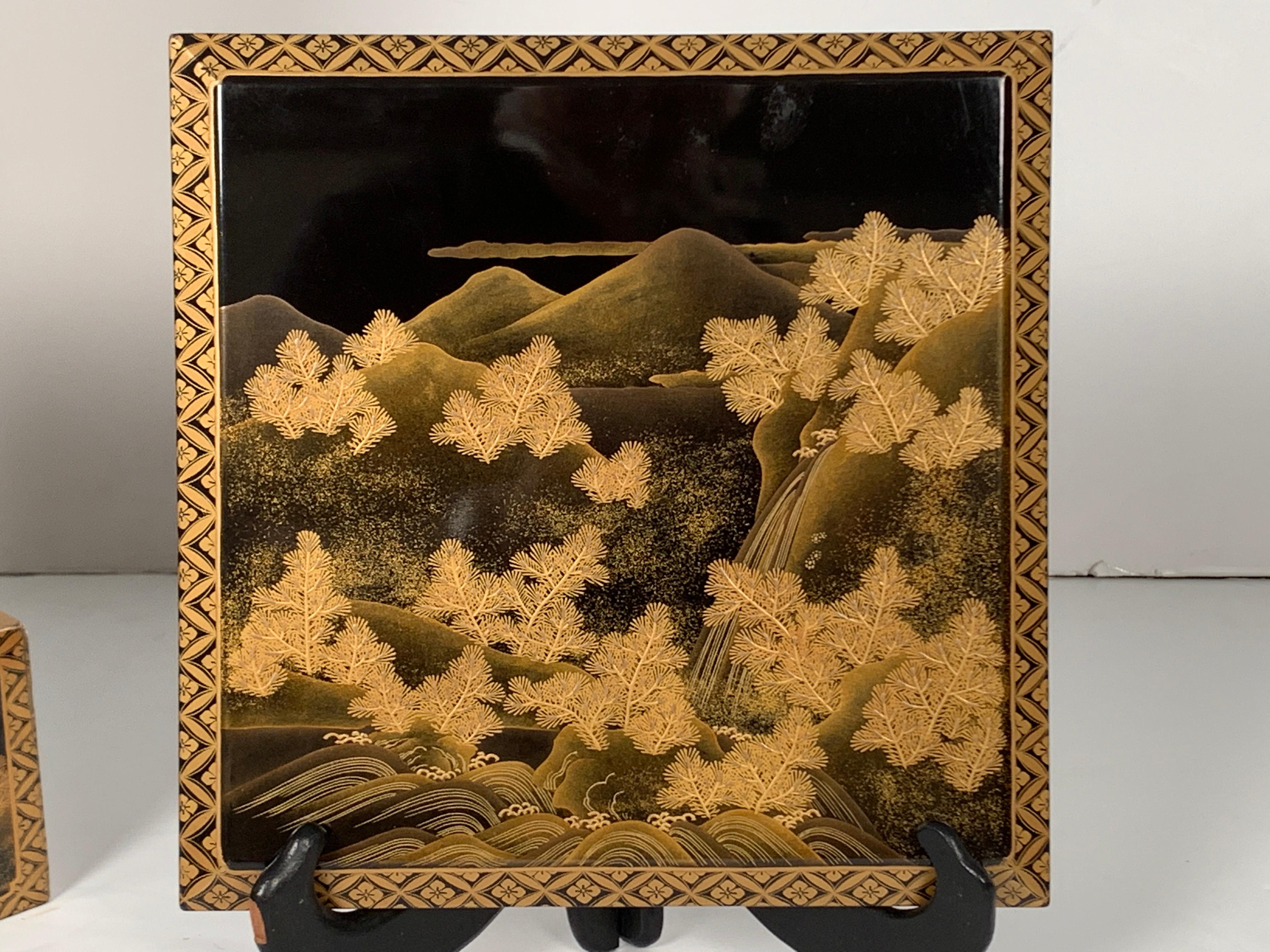 Japanische Maki-e-Lack-Stapelschachtel, Jubako, Meiji-Periode, Japan (Vergoldet) im Angebot