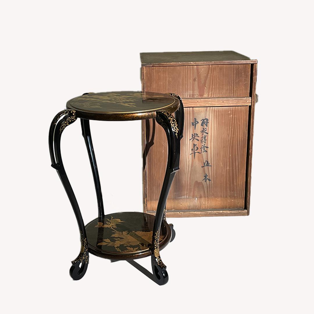 19th Century Japanese Maki-E Lacquer Stand with Pine-Tree and Fenix Design, Meiji Period For Sale