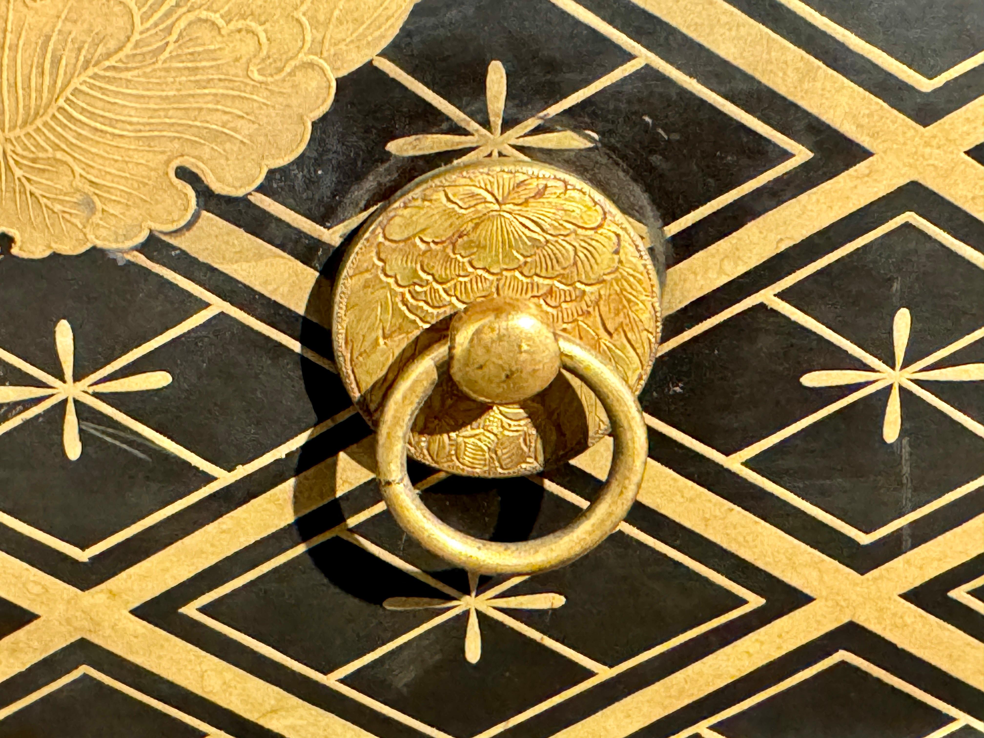 Japanese Maki-e Lacquer Sutra Box with Peony Mon, Meiji Period, c 1900, Japan For Sale 4