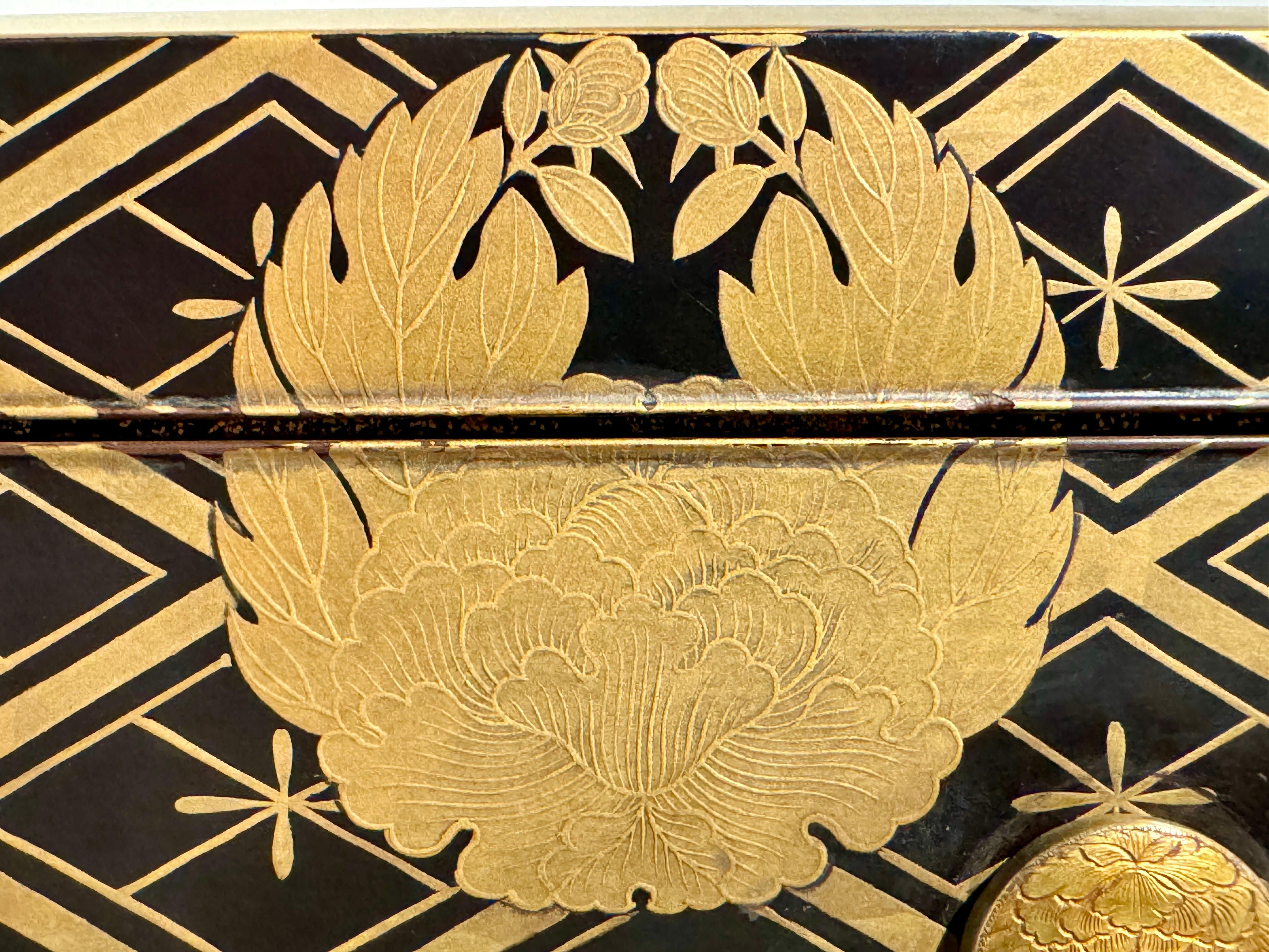 Japanese Maki-e Lacquer Sutra Box with Peony Mon, Meiji Period, c 1900, Japan For Sale 8