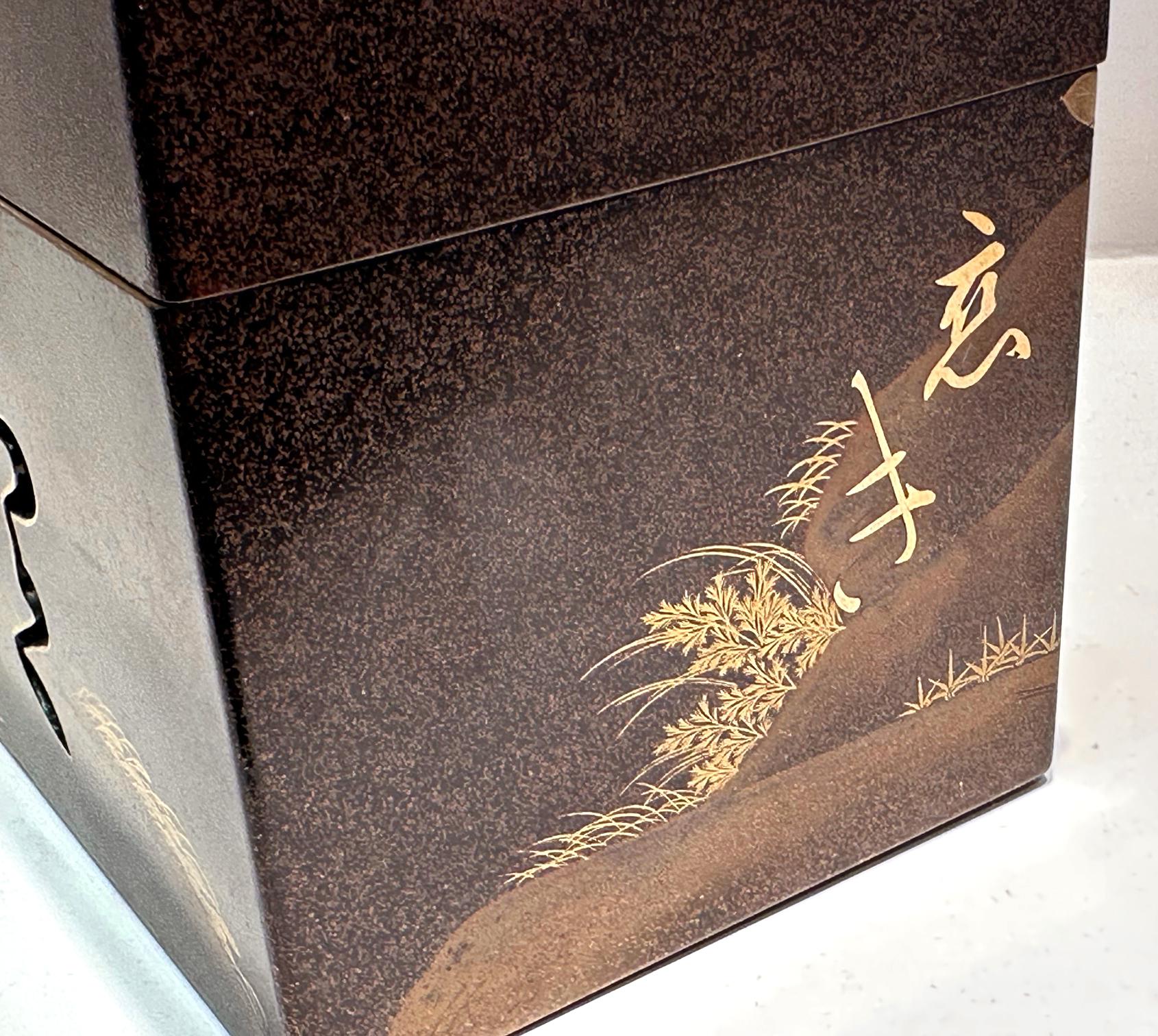 Japanese Maki-e Lacquer Tray Box with Cutout Design For Sale 6