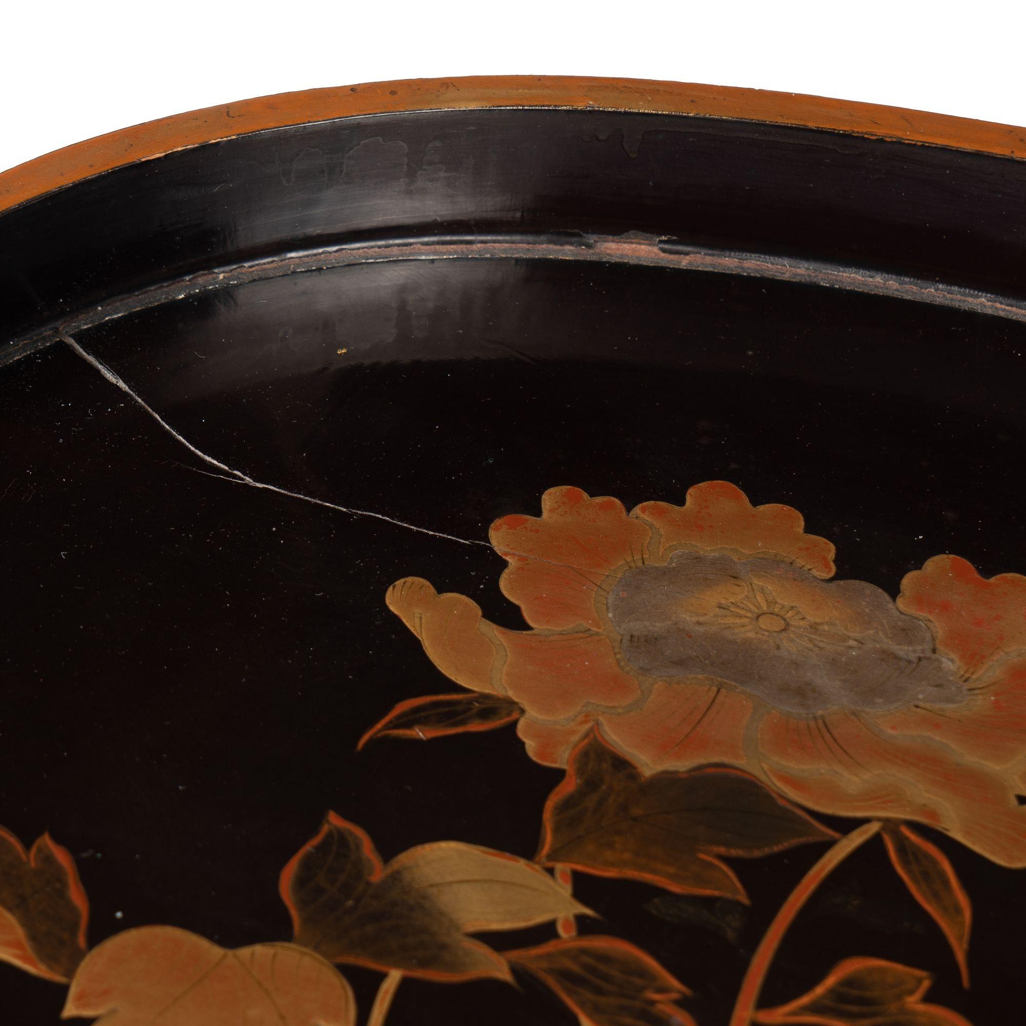 Japanese Maki-E Lacquered Oval Wood Tray on Stand, c. 1850-1900 For Sale 5