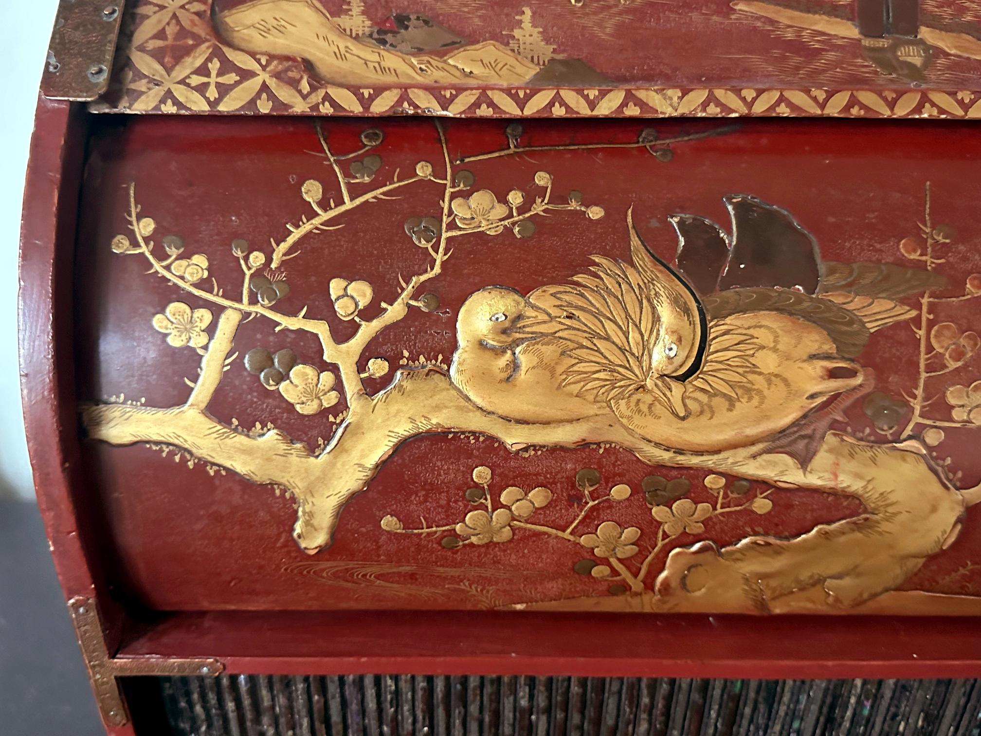 Japanese Maki-e Lacquered Wood Kodansu Small Chest with Drawers Meiji Period For Sale 9