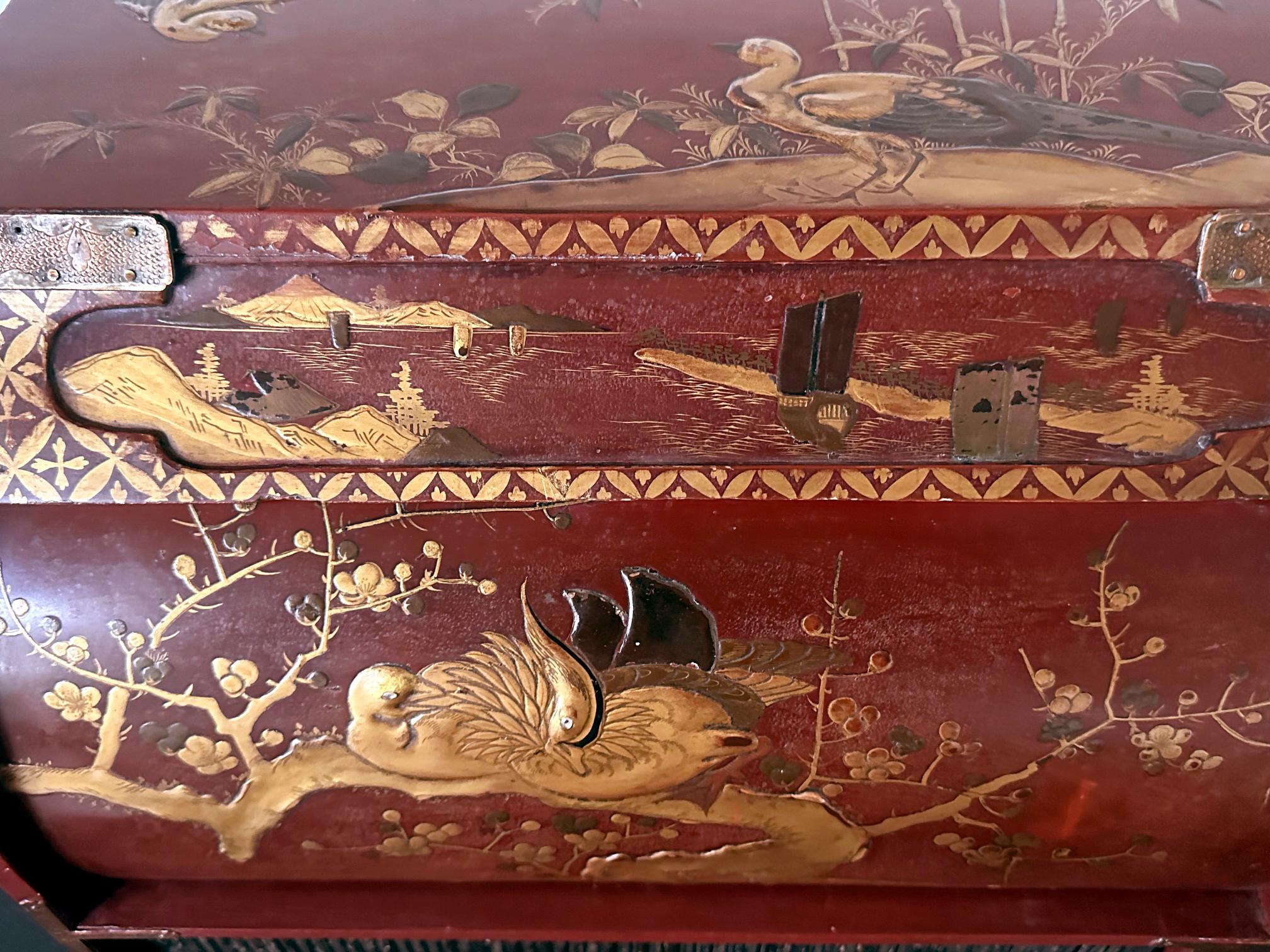Japanese Maki-e Lacquered Wood Kodansu Small Chest with Drawers Meiji Period For Sale 11