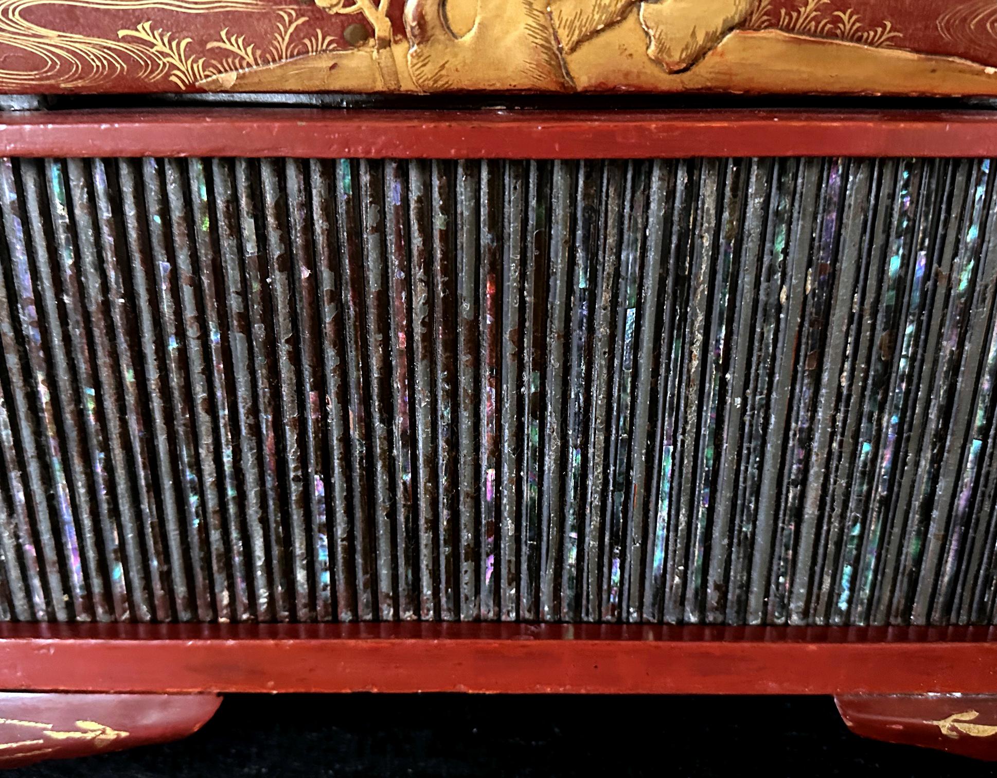 Japanese Maki-e Lacquered Wood Kodansu Small Chest with Drawers Meiji Period For Sale 12