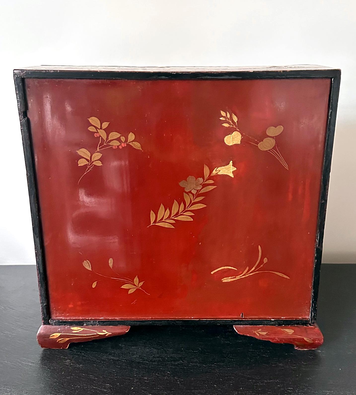 Japanese Maki-e Lacquered Wood Kodansu Small Chest with Drawers Meiji Period For Sale 1