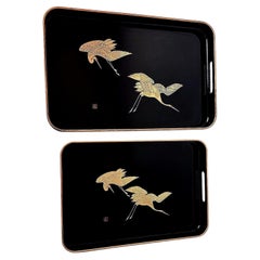 Dos Bandejas Japonesas de Resina Efecto Laca Negra Estilo Maki  Grullas pintadas de oro