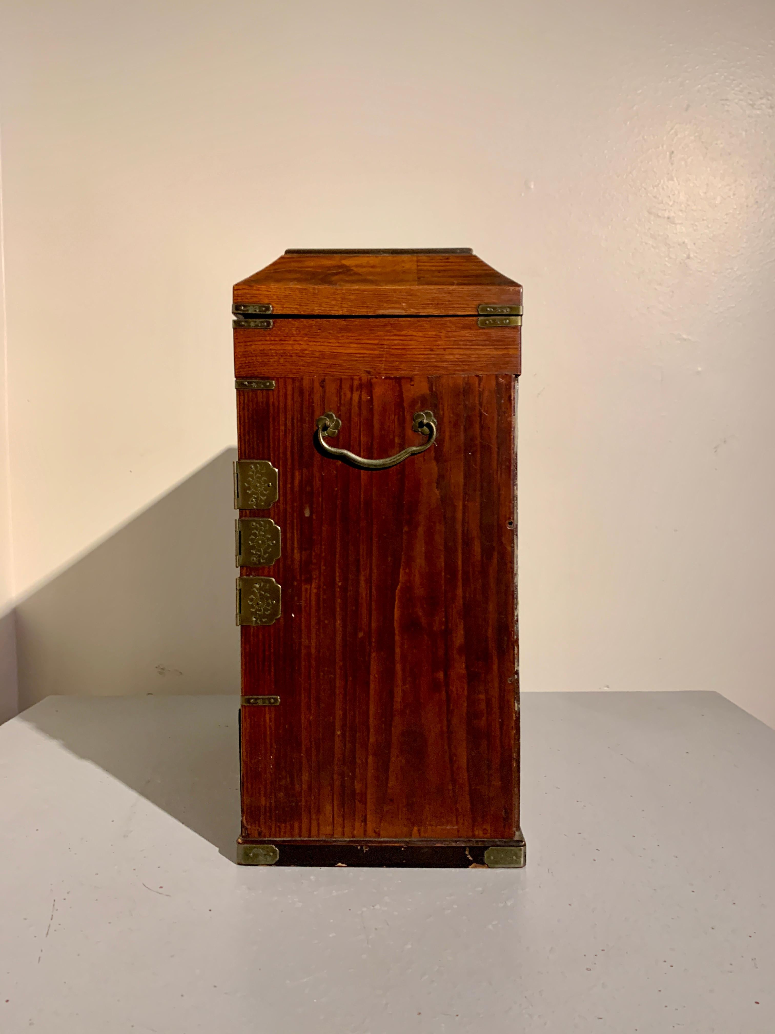 Japanese Marquetry and Lacquer Jewelry Chest, Meiji Period, circa 1900, Japan For Sale 5