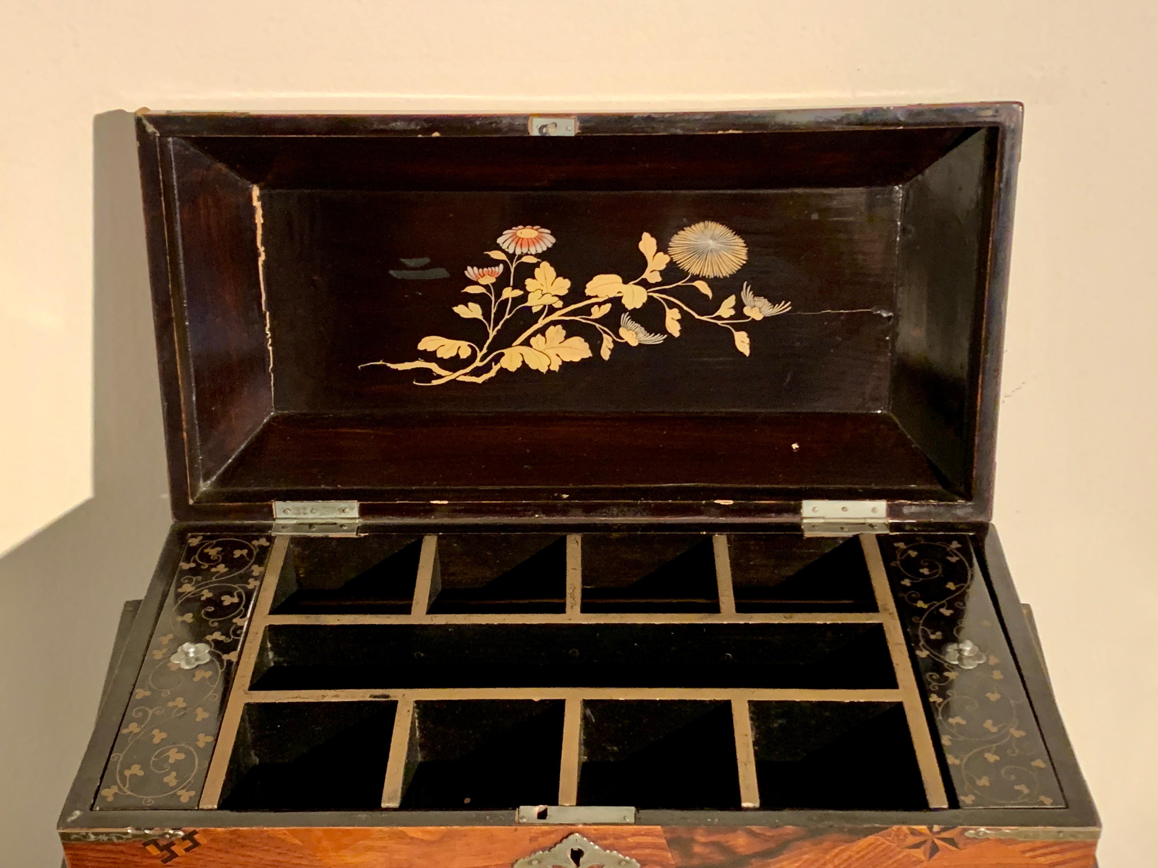 Early 20th Century Japanese Marquetry and Lacquer Jewelry Chest, Meiji Period, circa 1900, Japan For Sale