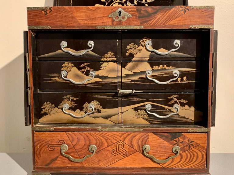 Japanese Marquetry and Lacquer Jewelry Chest, Meiji Period, circa 1900, Japan For Sale 1