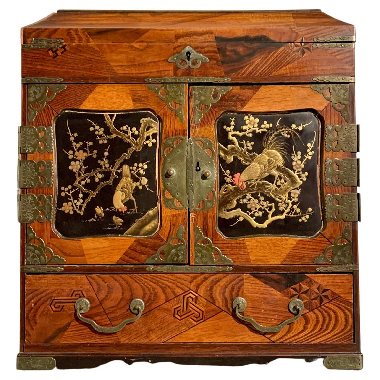 Japanese Marquetry and Lacquer Jewelry Chest, Meiji Period, circa 1900, Japan For Sale