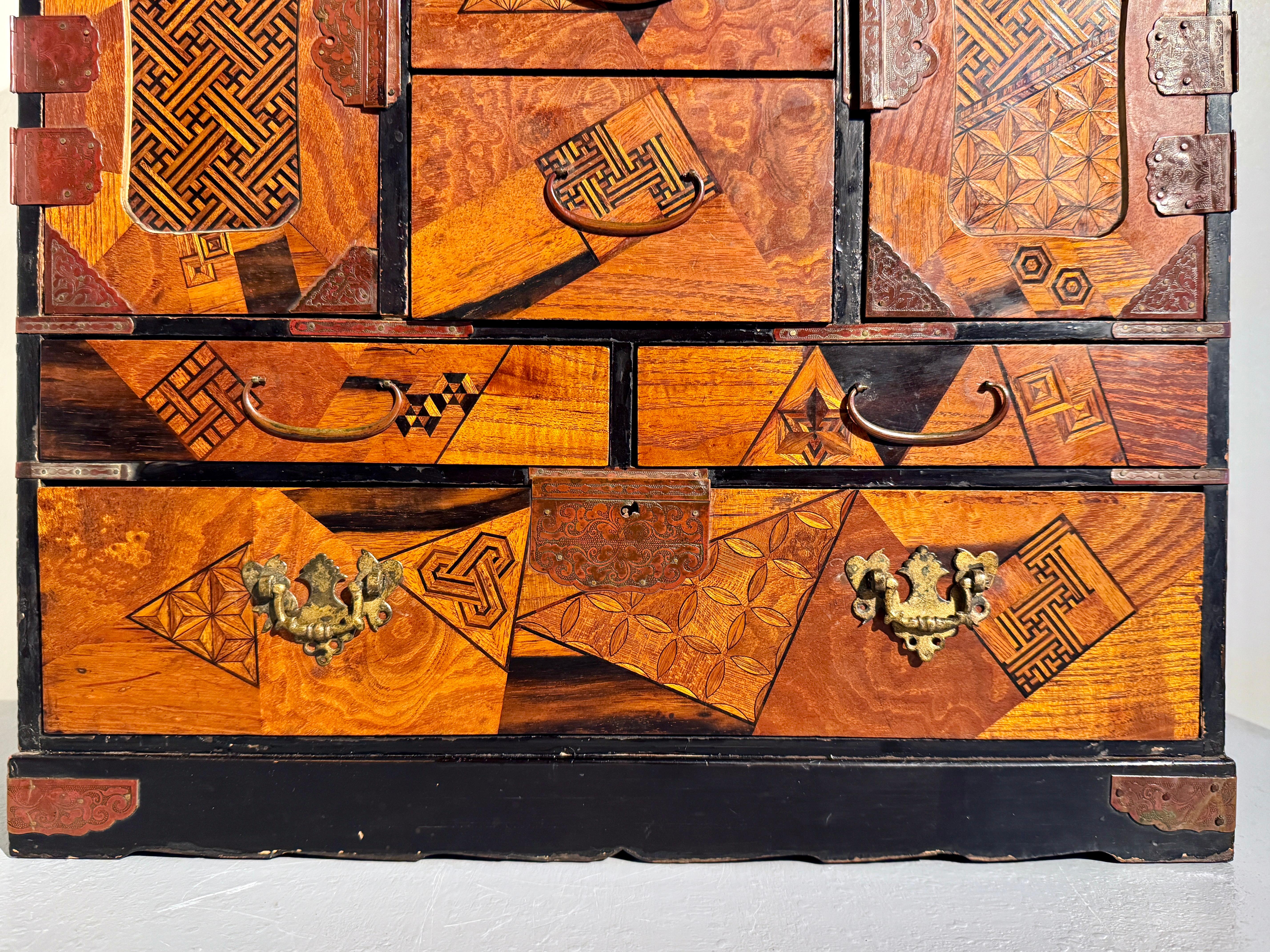 Japanese Marquetry Hanging or Table Cabinet, Meiji Period, c. 1900, Japan For Sale 4