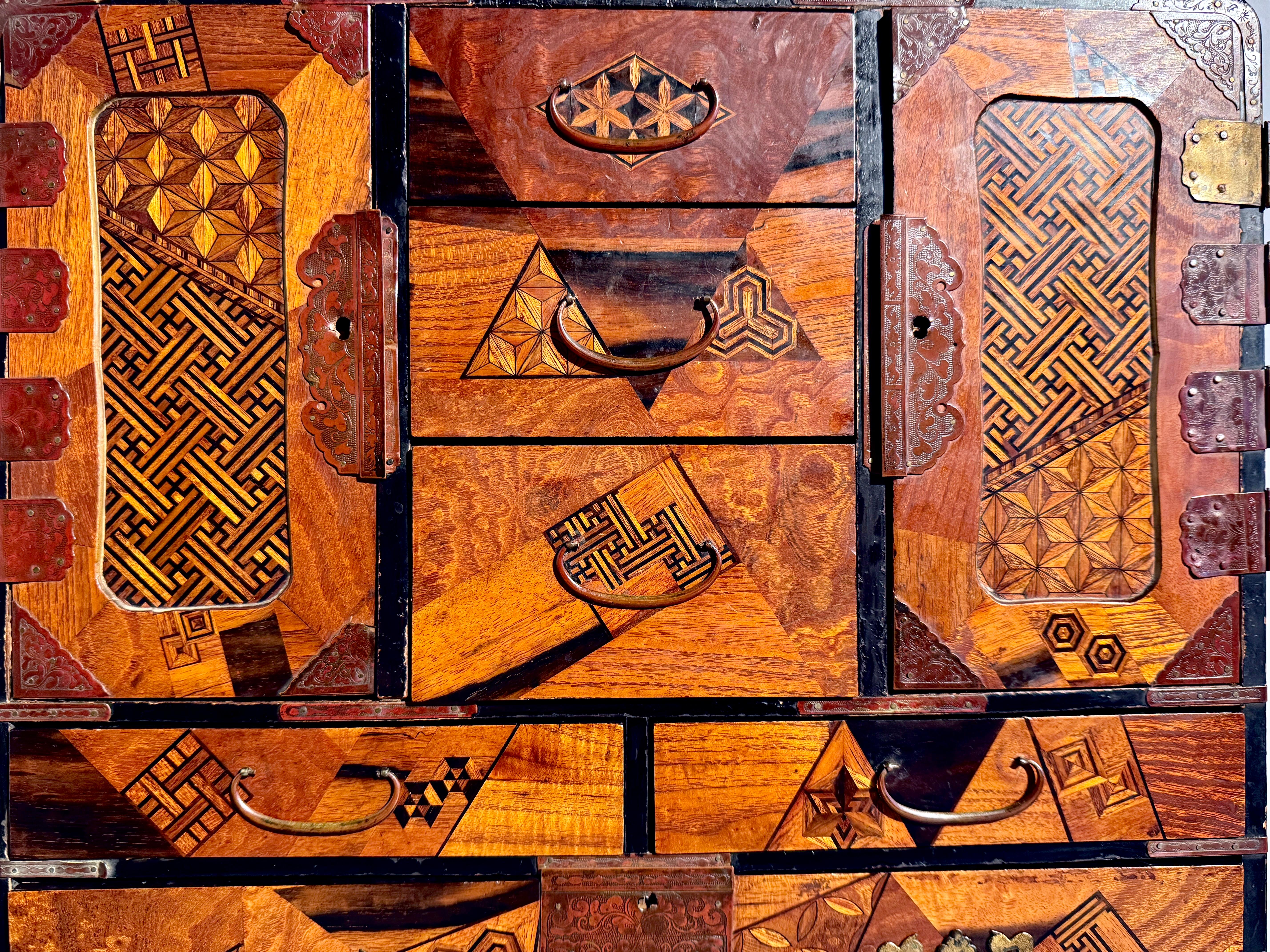 Japanese Marquetry Hanging or Table Cabinet, Meiji Period, c. 1900, Japan For Sale 5