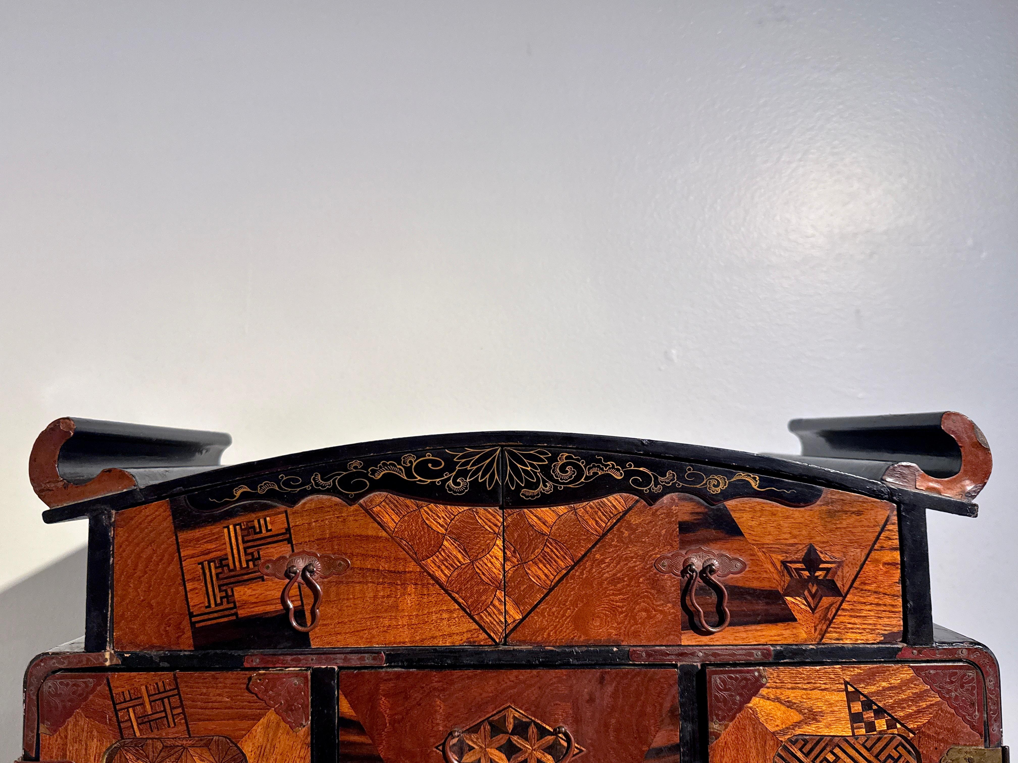 Japanese Marquetry Hanging or Table Cabinet, Meiji Period, c. 1900, Japan For Sale 6