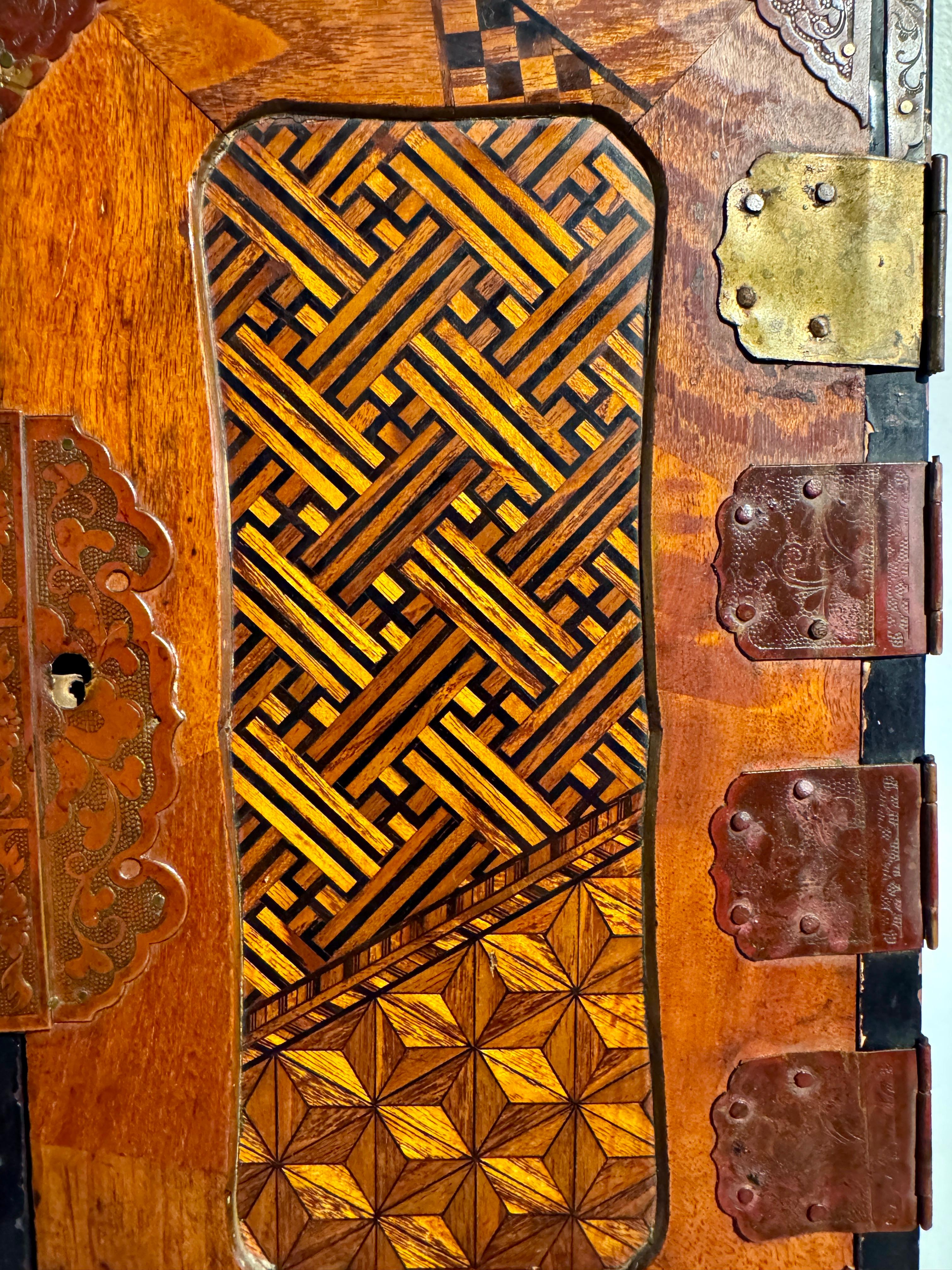 Japanese Marquetry Hanging or Table Cabinet, Meiji Period, c. 1900, Japan For Sale 7