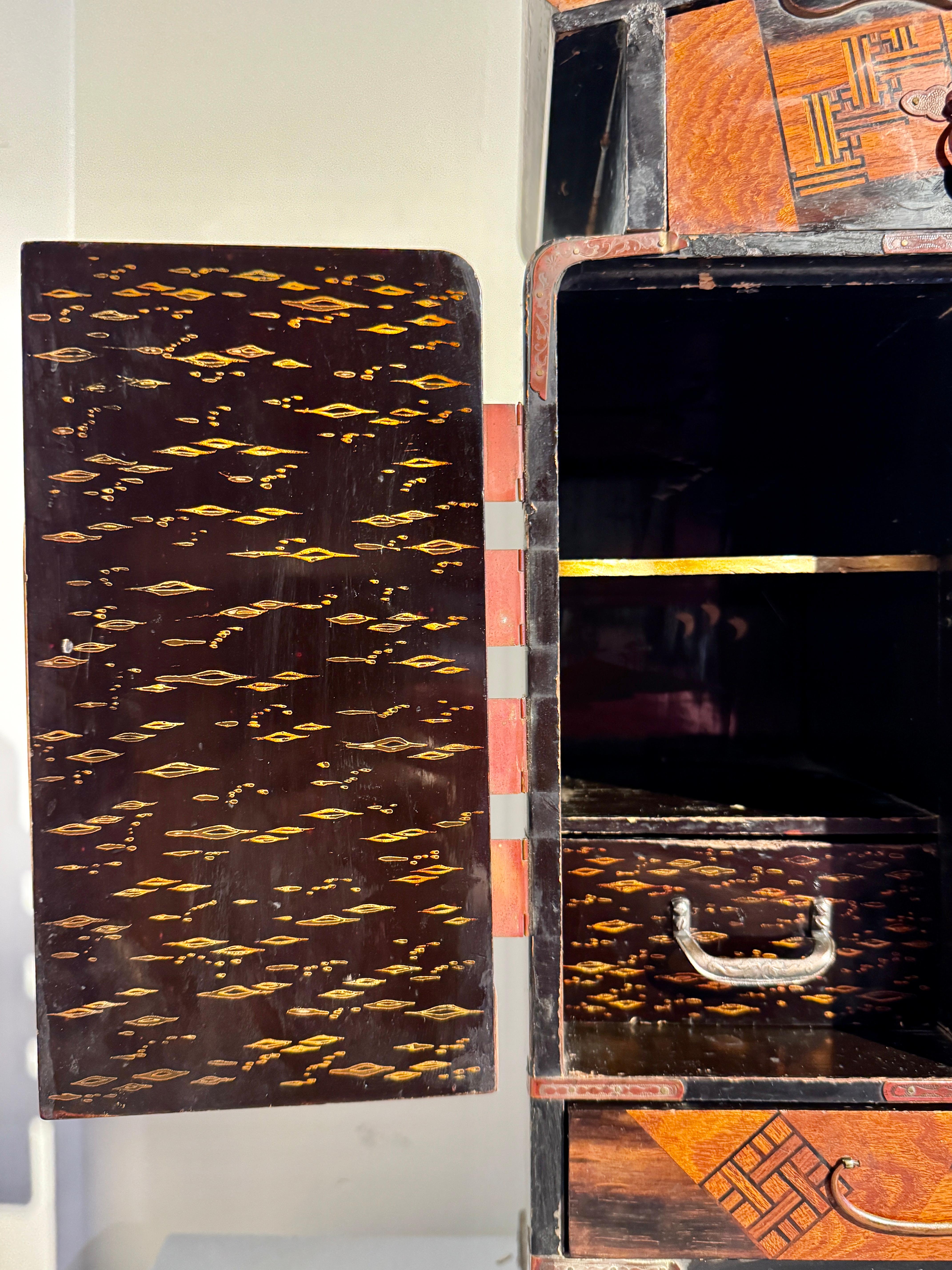 Japanese Marquetry Hanging or Table Cabinet, Meiji Period, c. 1900, Japan For Sale 9