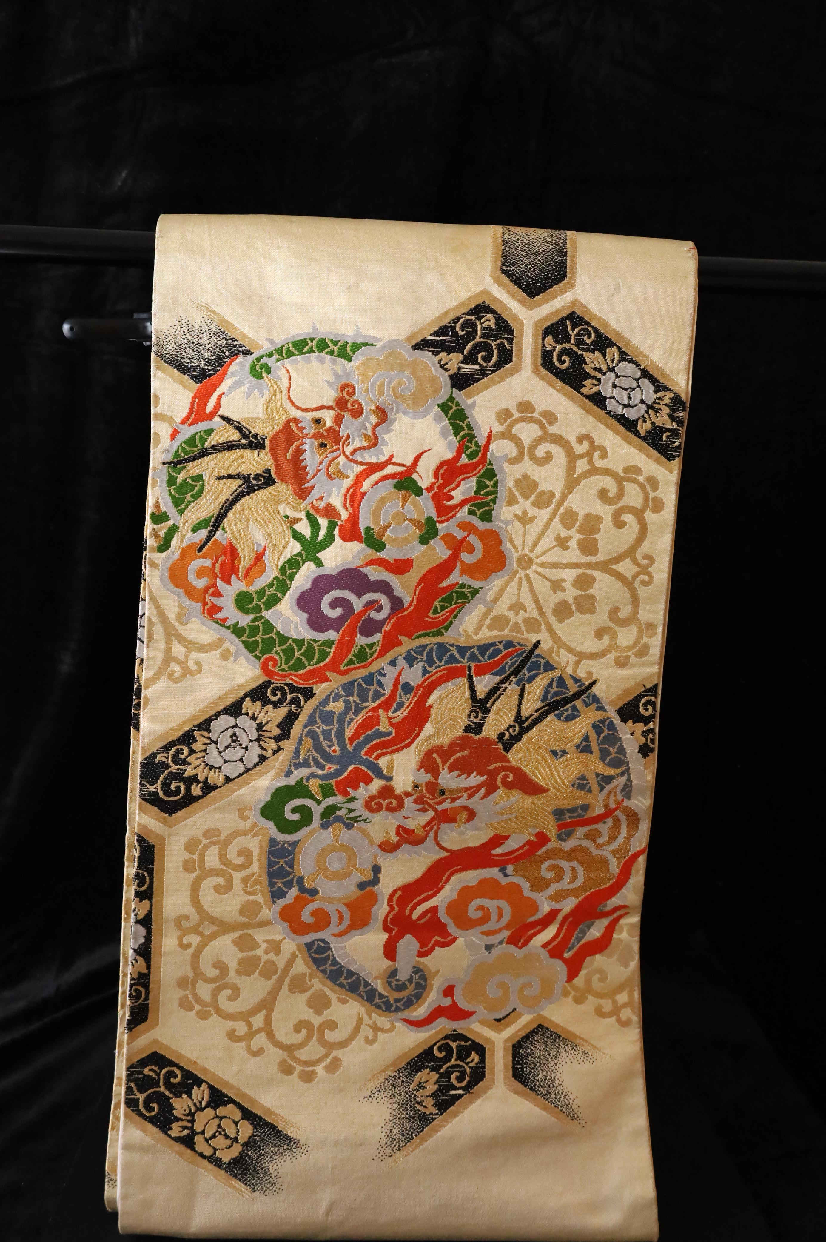 Japanese Maru Obi with Gold Embroidered Dragons – Silk Brocade, Taisho to Showa For Sale 3