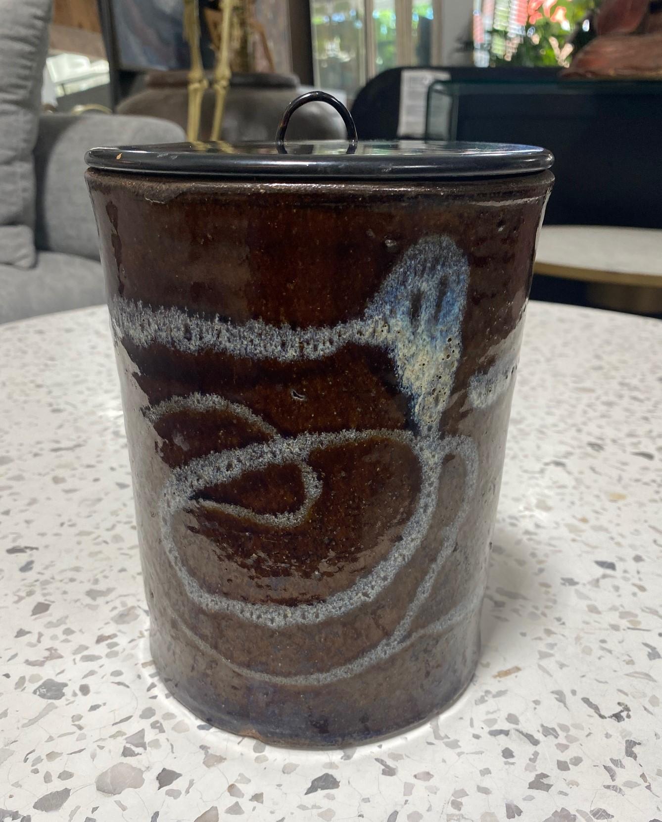 A quite beautiful and visually stunning Japanese Mashiko Ware Pottery (Mashikoyaki) Mingei vase or Mizusashi (fresh water container used for traditional tea ceremonies.  Mizusashi is used to hold fresh water to clean the chasen or bamboo whisk after