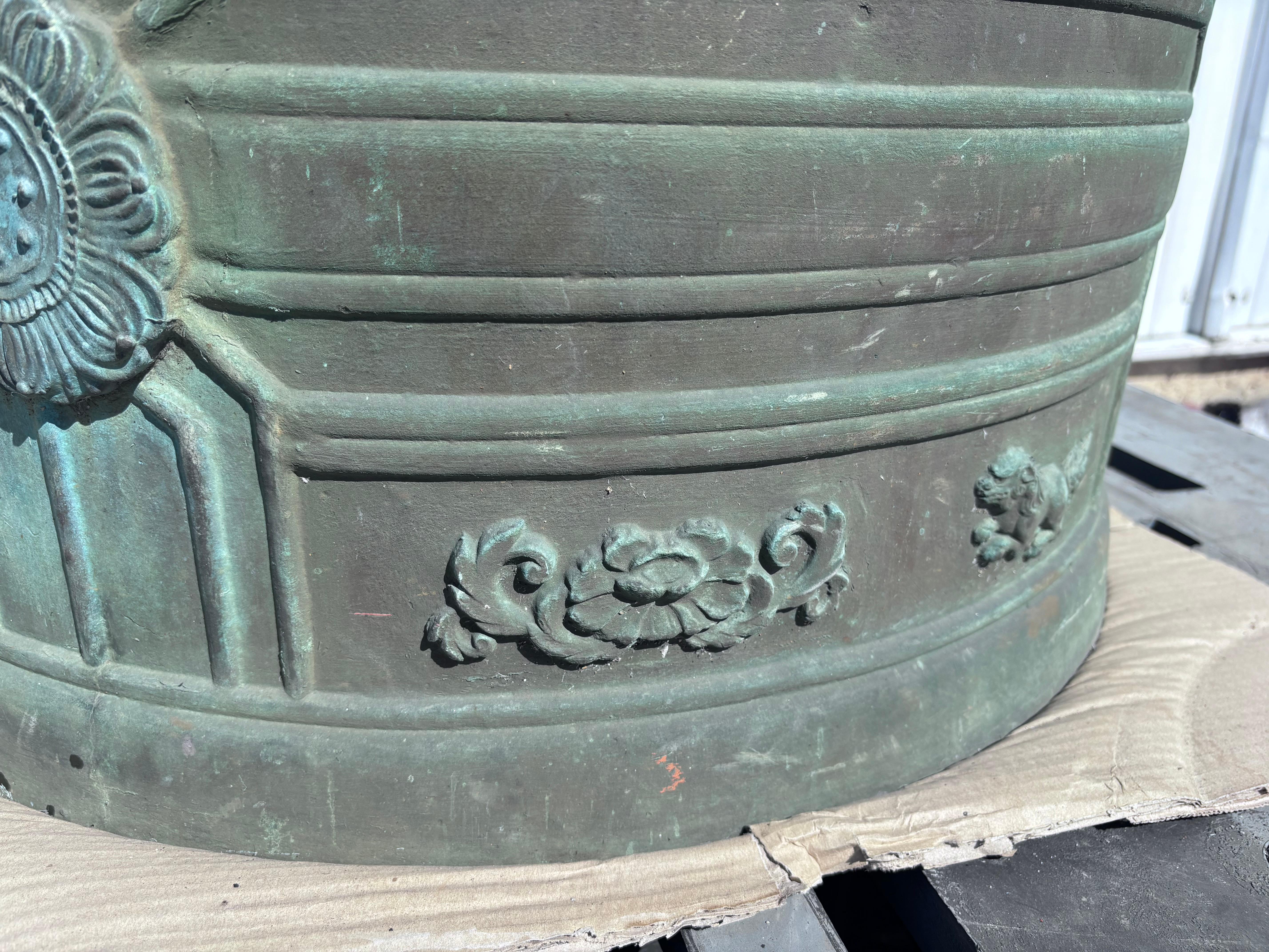 Campana de la Paz Japonesa Masiva de Bronce 45 Pulgadas de Altura en venta 7
