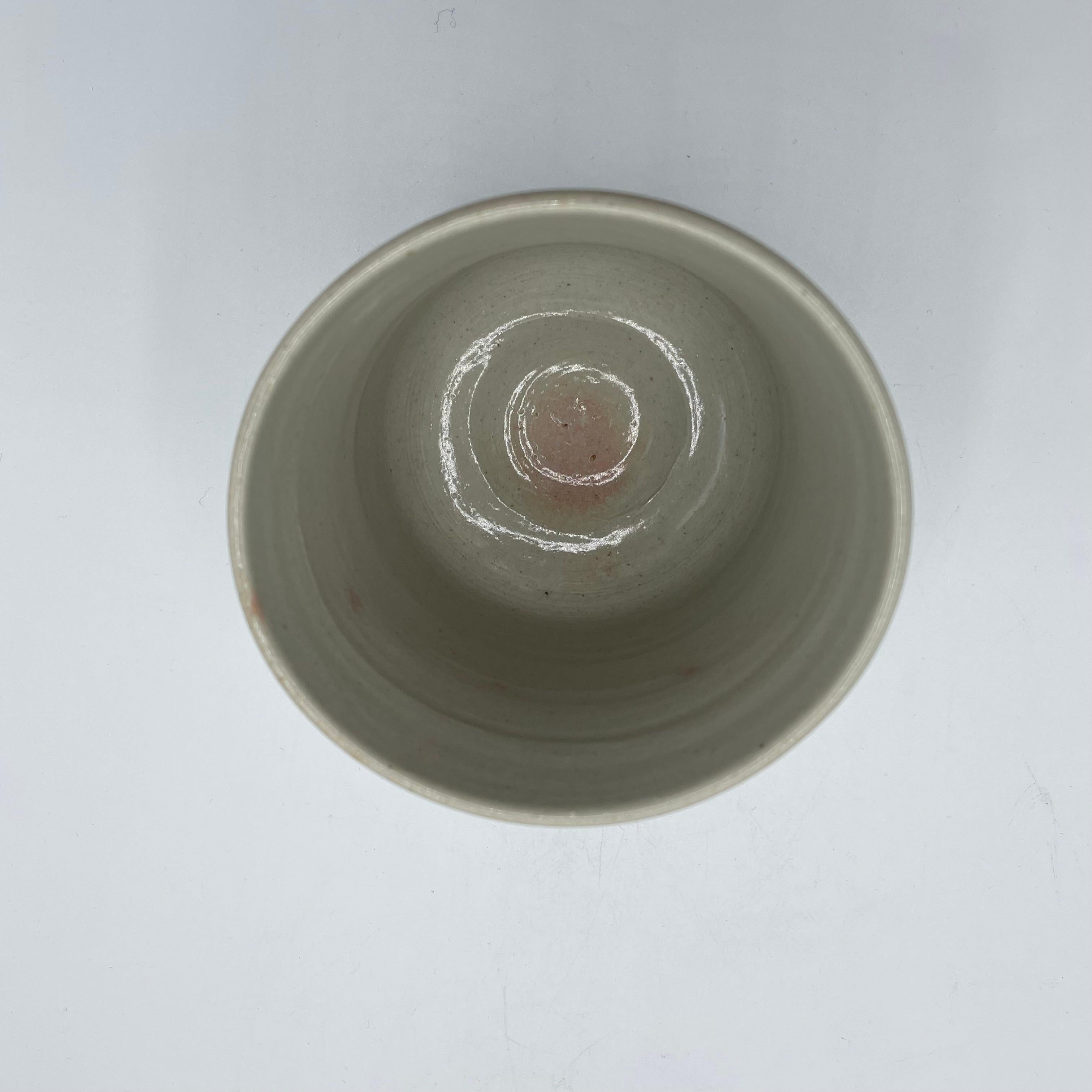 Japanische Matcha-Schale für Teeeremonien aus Shino-Ware, 1980er Jahre Showa (Ende des 20. Jahrhunderts) im Angebot