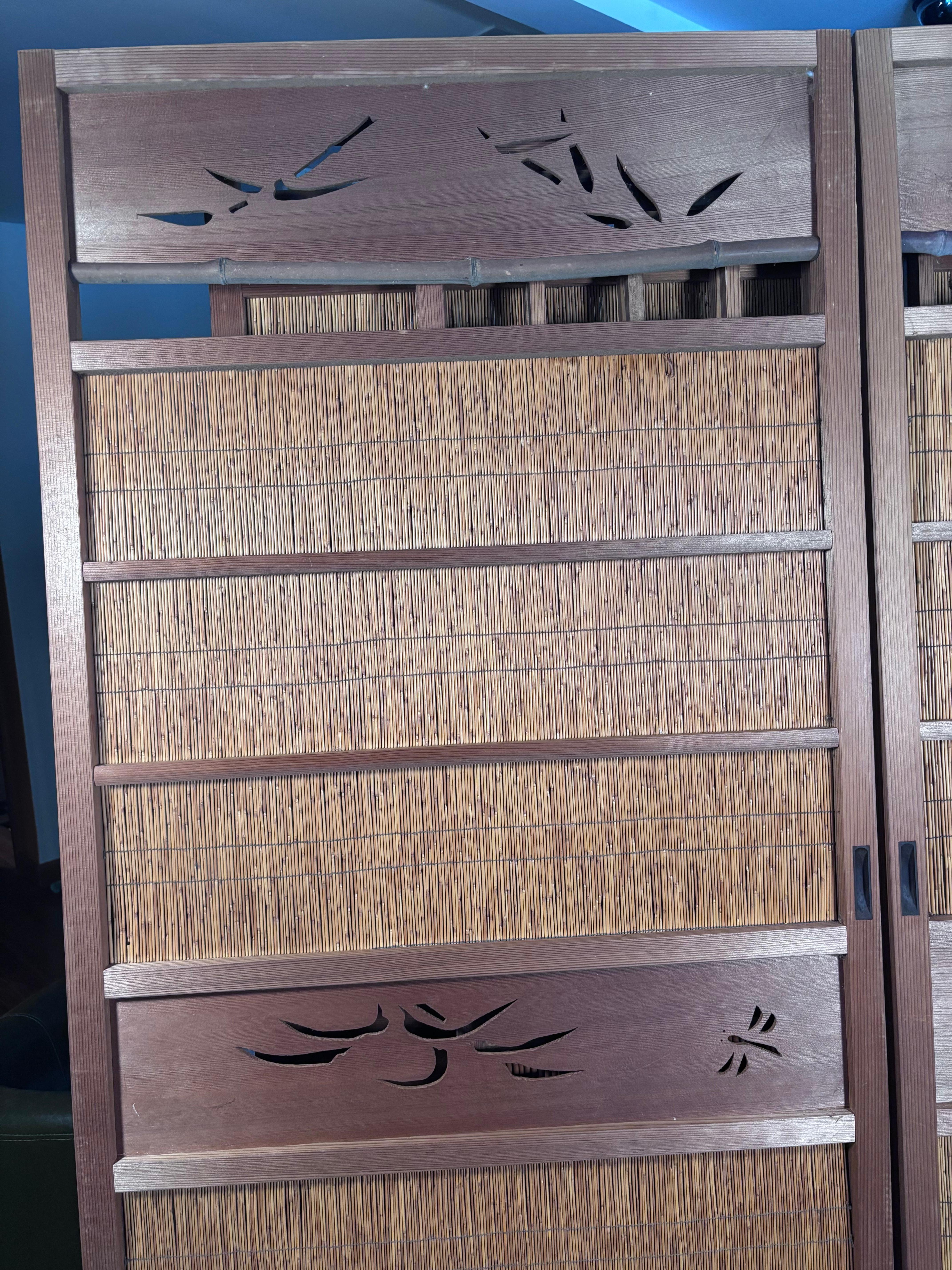 Japanisches, passendes Set aus zwei feinen Vögeln und Libellen, Shoji-Türen und Raumteiler (Handgefertigt) im Angebot