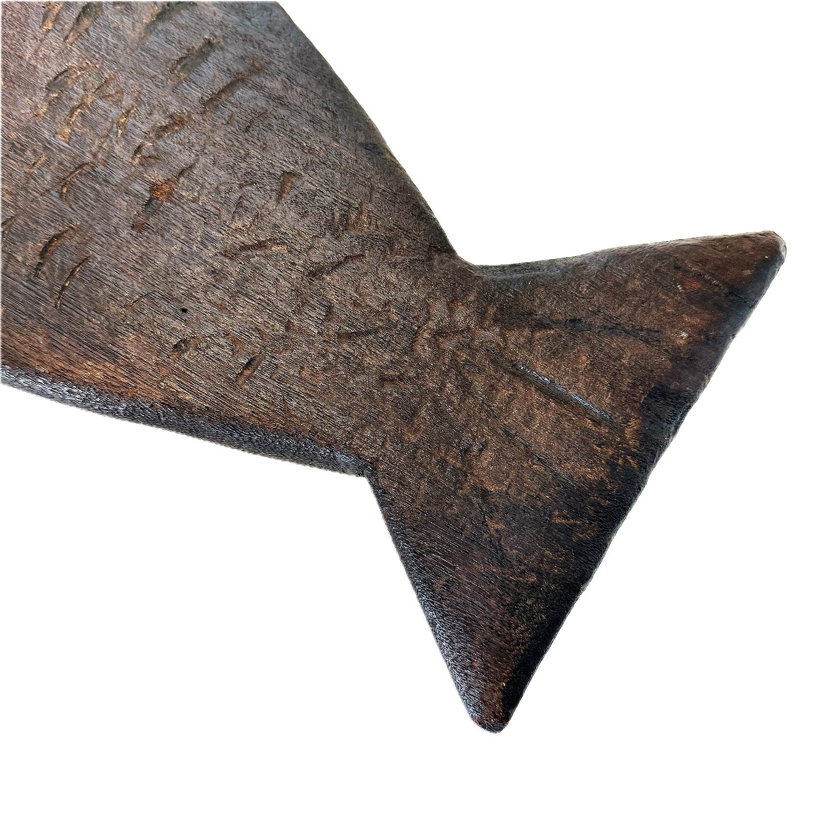 20ième siècle Tambour de méditation japonais (Gyoban), en forme de poisson avec frappe, Wood, période Meiji en vente