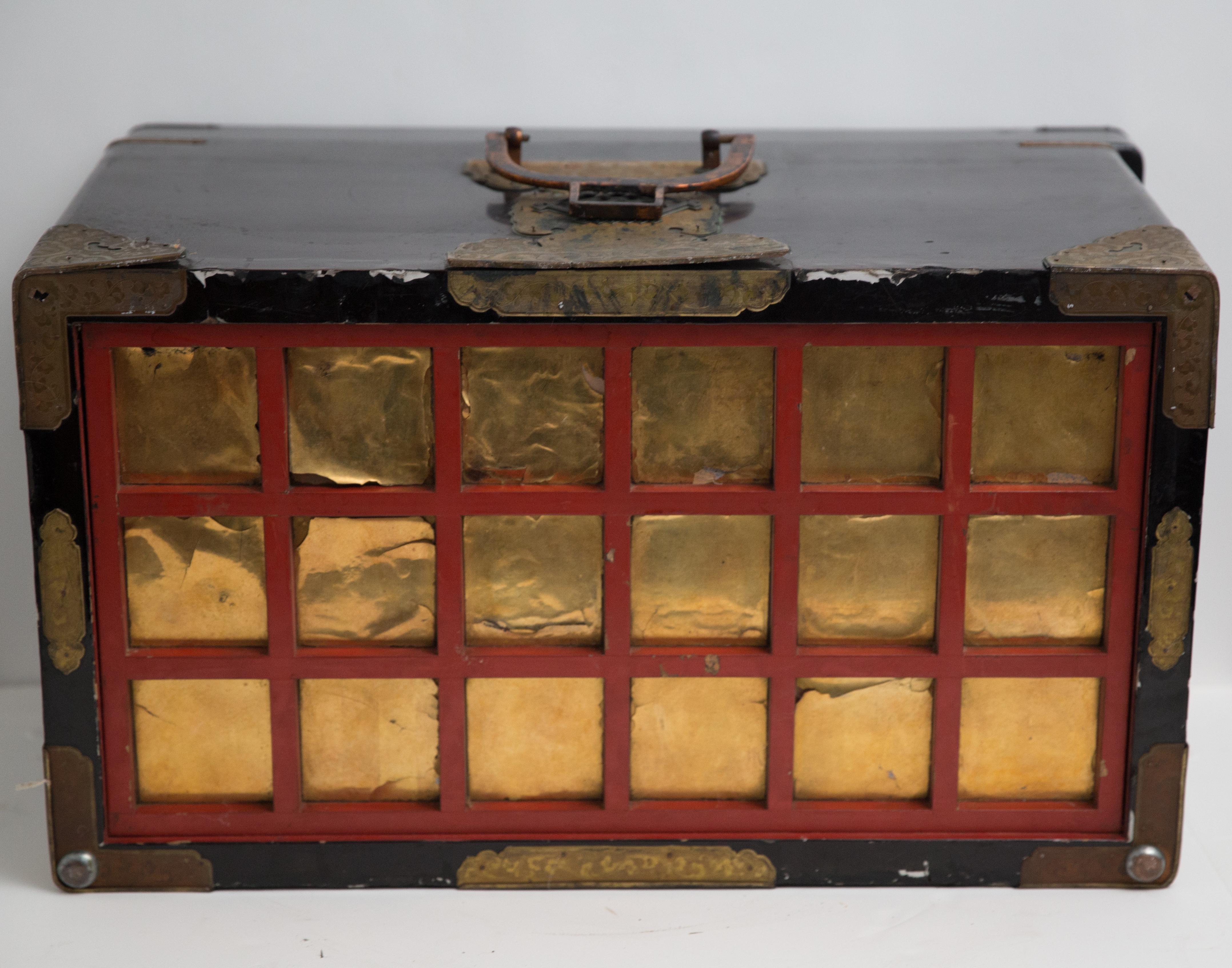 Japanese Meiji Brass Decorated Lacquered Wood Traveling Chest 1