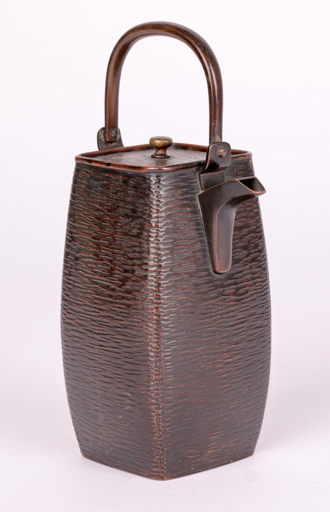 Japanese Meiji Bronze Basketweave Pattern Sake Pot In Good Condition For Sale In Bishop's Stortford, Hertfordshire