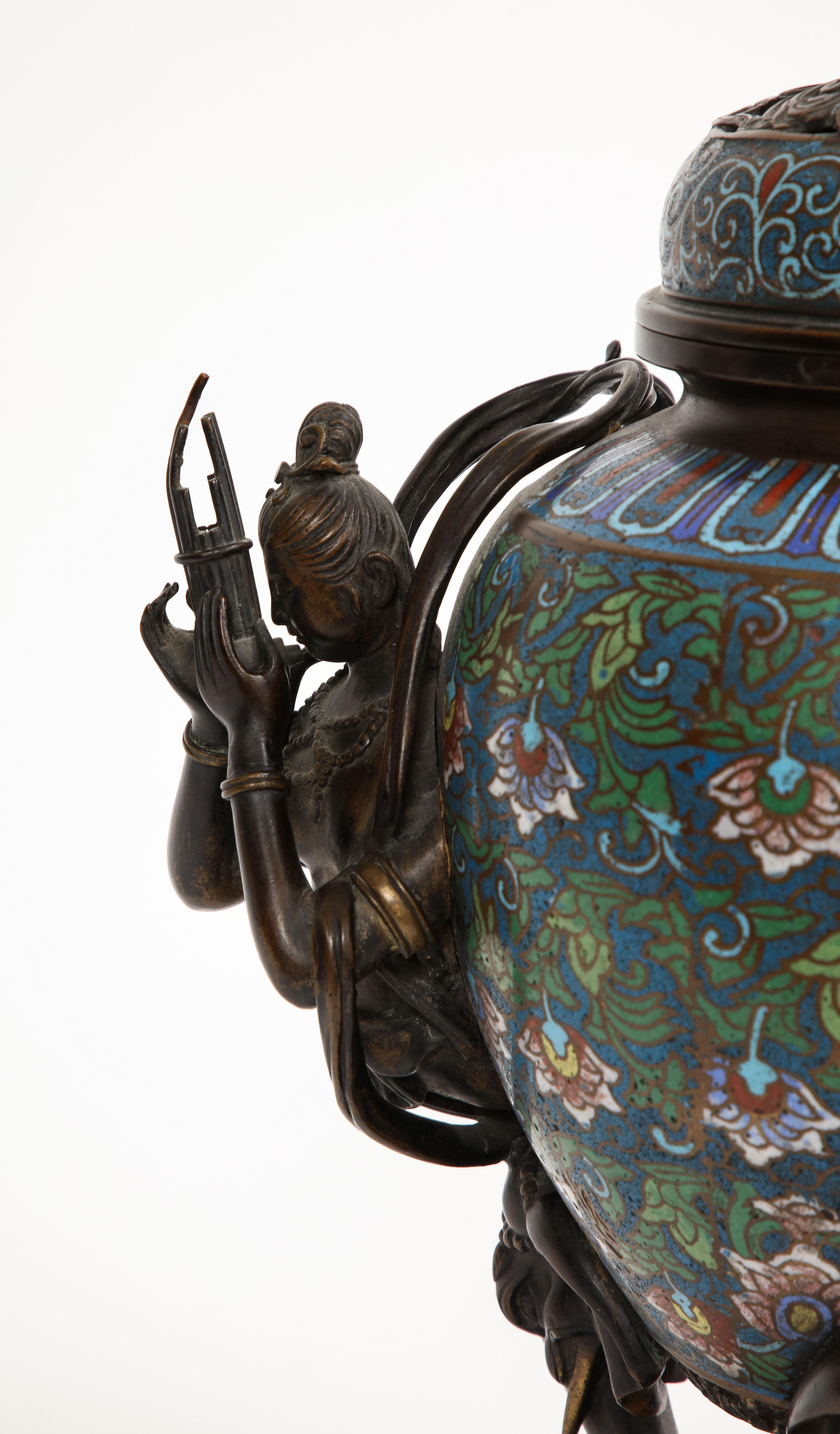 Bruciaincenso giapponese in bronzo Meiji con smalto champlevé, Geisha e Ryu/Shishi in vendita 3