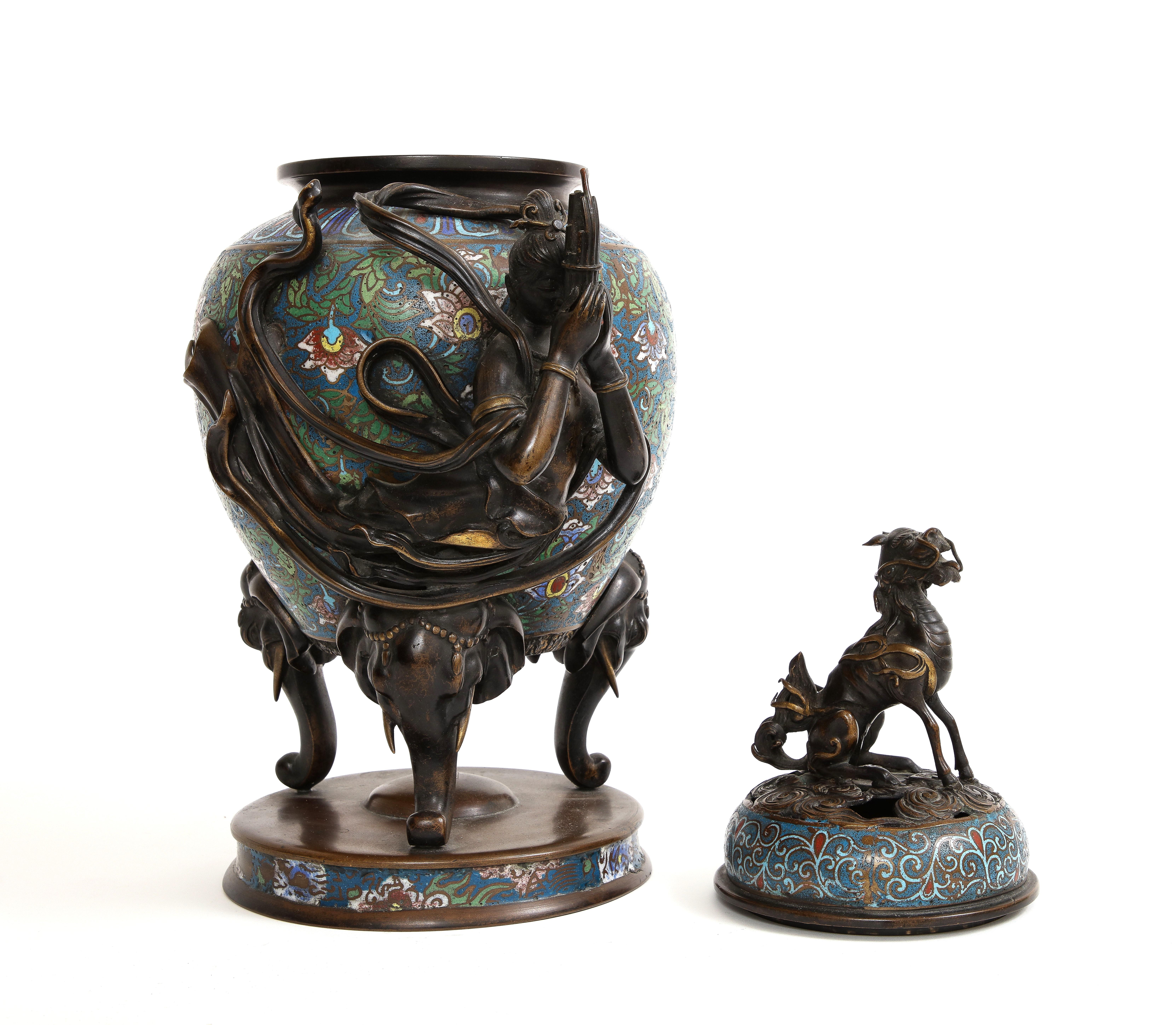 Bruciaincenso giapponese in bronzo Meiji con smalto champlevé, Geisha e Ryu/Shishi in vendita 8