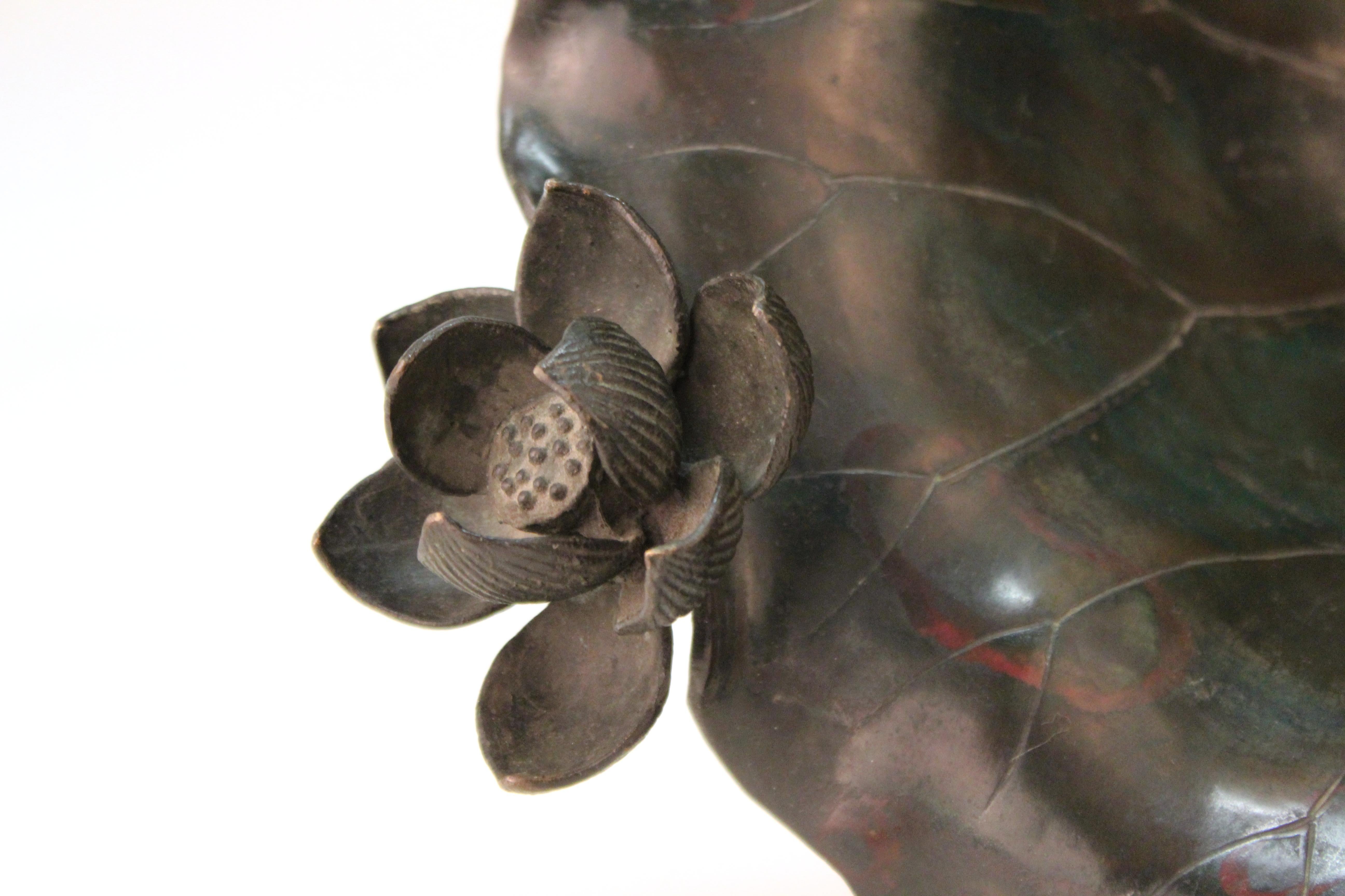 Japanese Meiji Bronze Ikebana Vessel in Leaf-Shape with Frog and Lotus 6