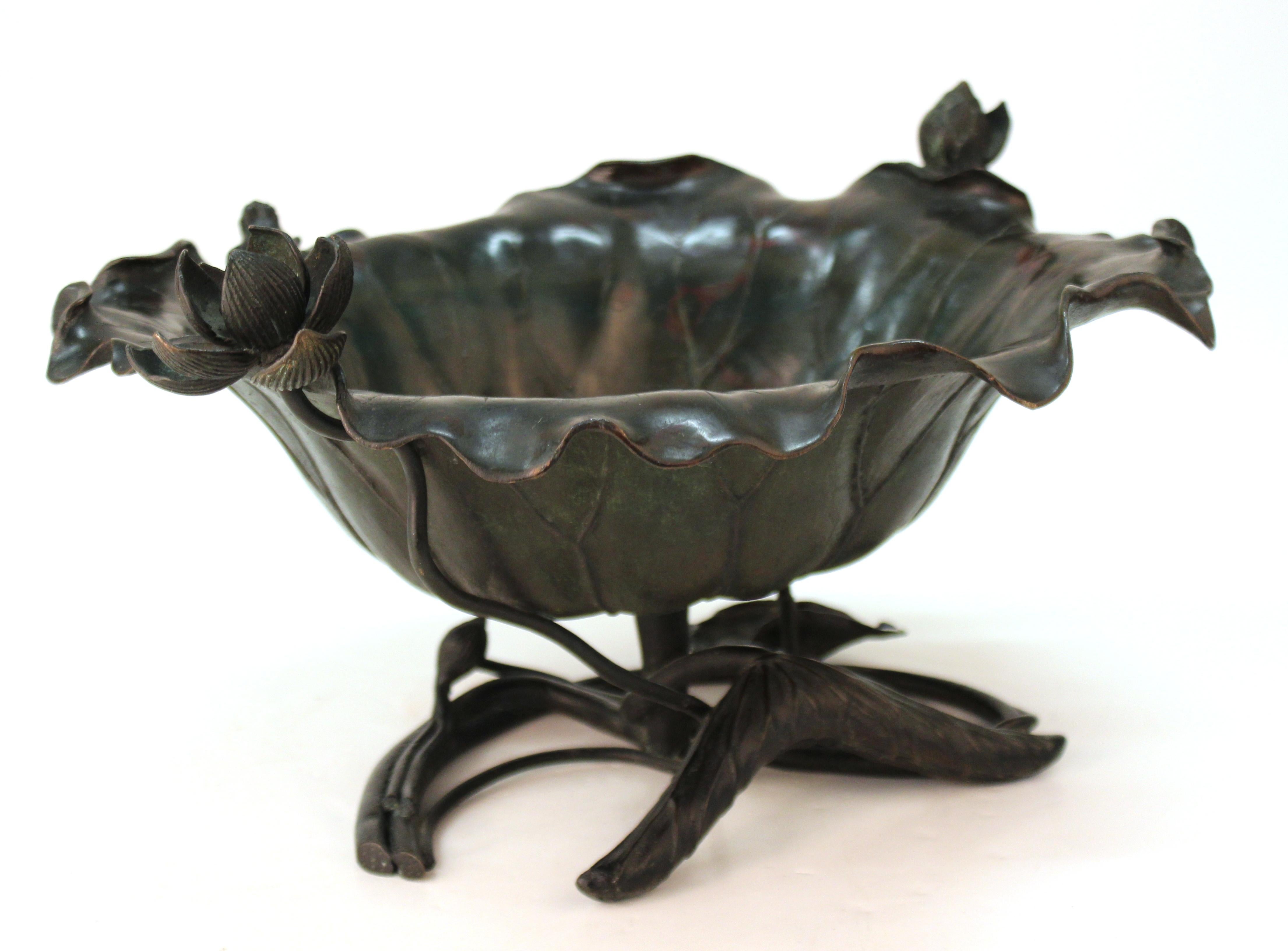 Japanese Meiji Bronze Ikebana Vessel in Leaf-Shape with Frog and Lotus In Good Condition In New York, NY