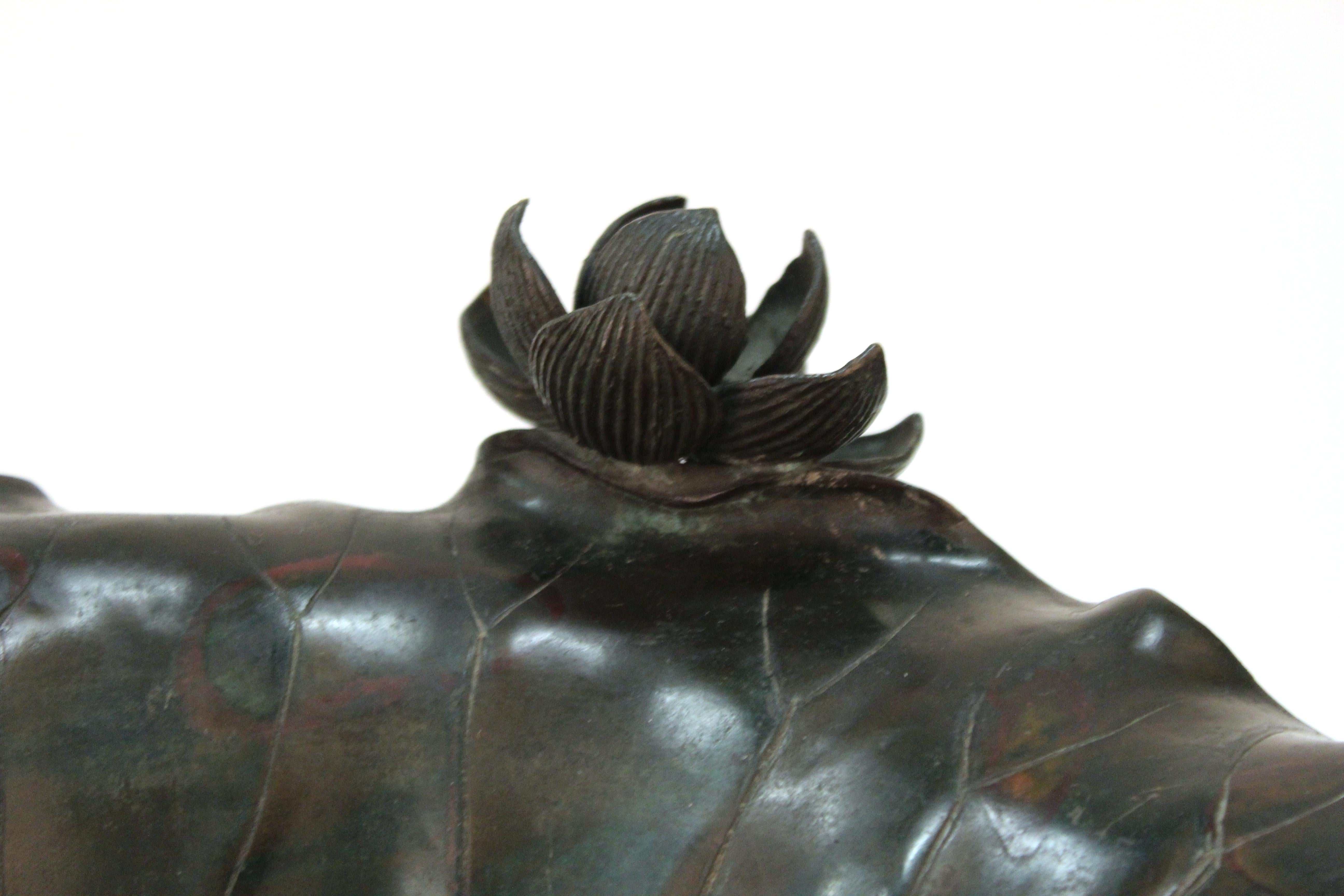 Japanese Meiji Bronze Ikebana Vessel in Leaf-Shape with Frog and Lotus 3