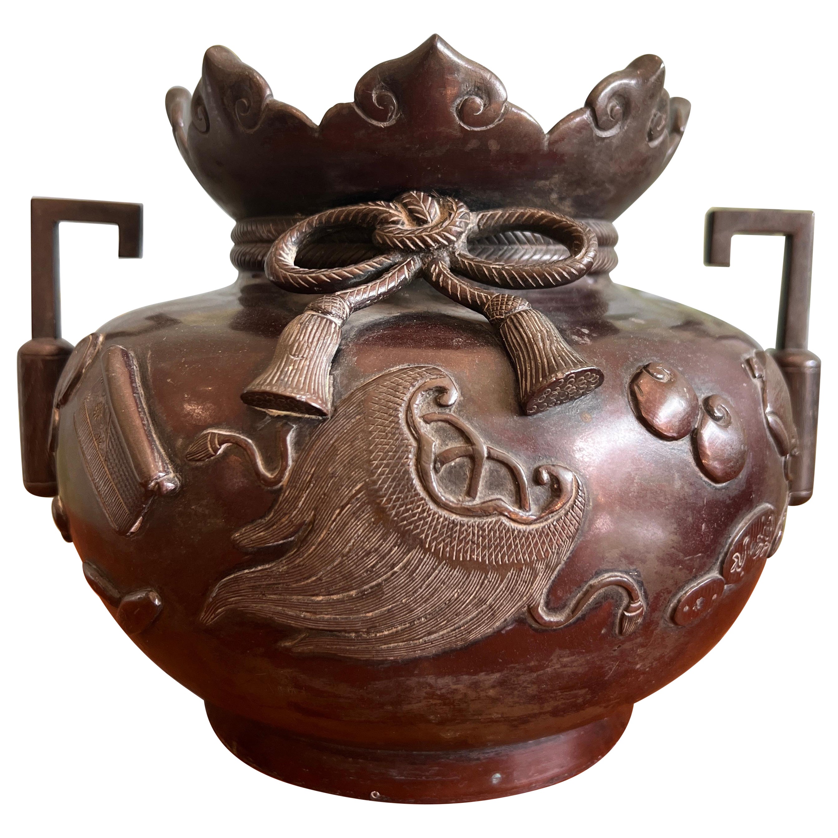 Bruciaincenso giapponese Meiji Koro in bronzo con rilievo Takaramono, 1880-1910 ca.